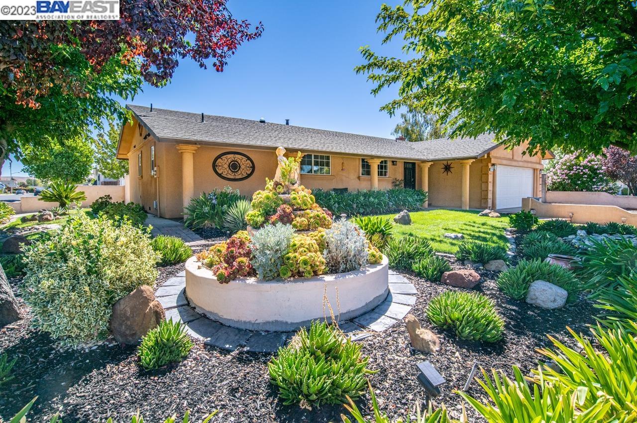 5749 Singing Hills Ave