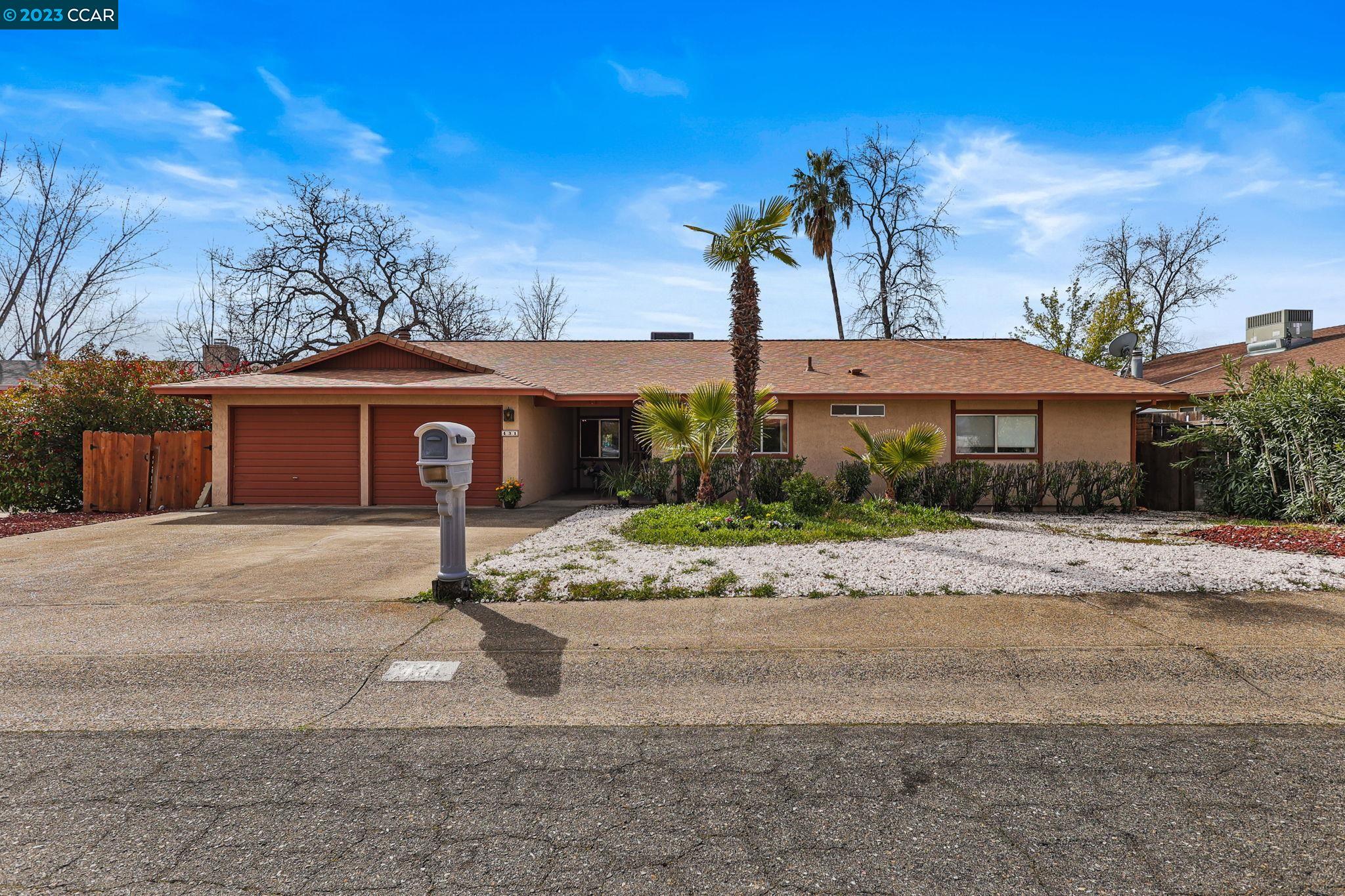 Detail Gallery Image 1 of 1 For 431 Woodcliff Dr, Redding,  CA 96003 - 4 Beds | 2 Baths