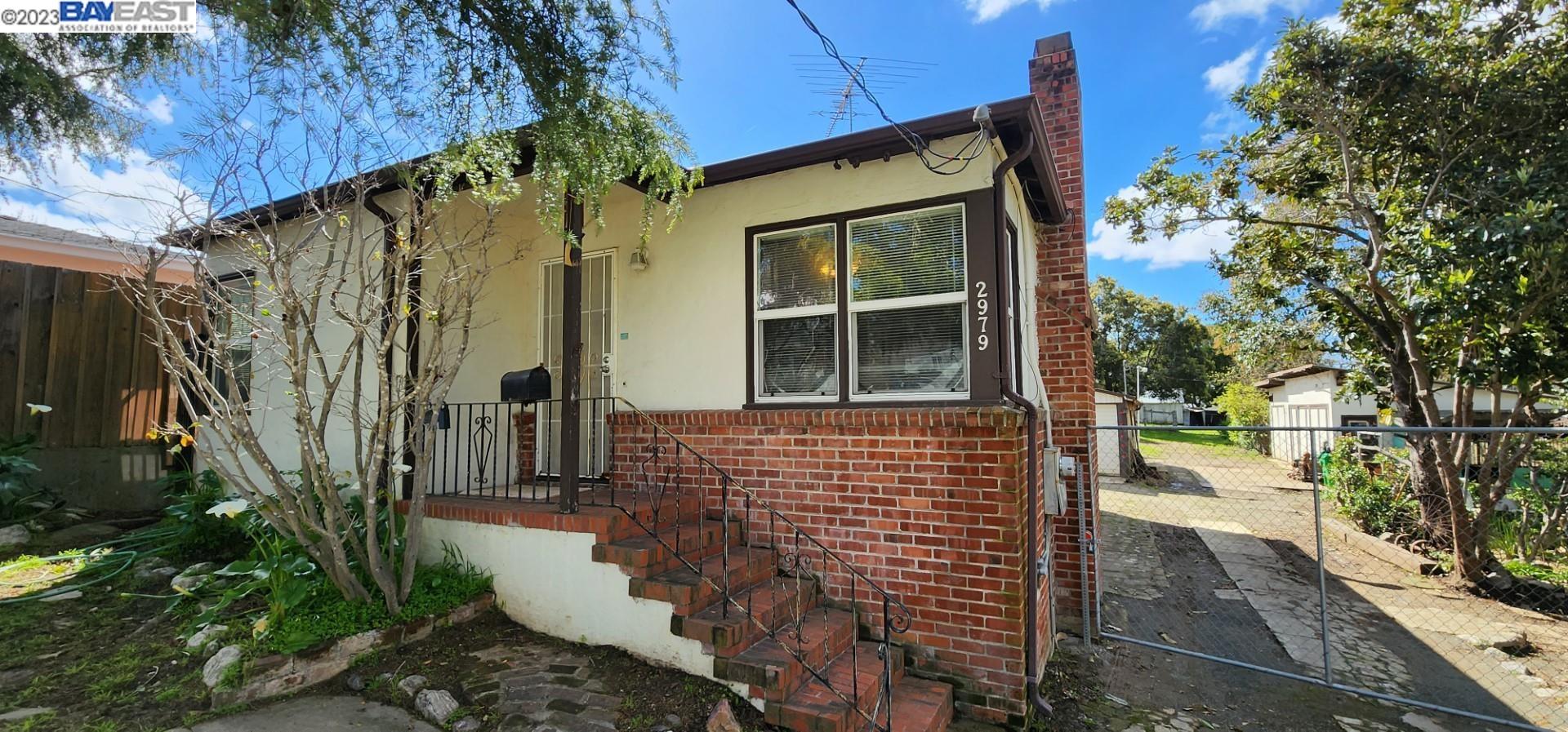 Detail Gallery Image 1 of 1 For 2979 D St, Hayward,  CA 94541 - 2 Beds | 1 Baths