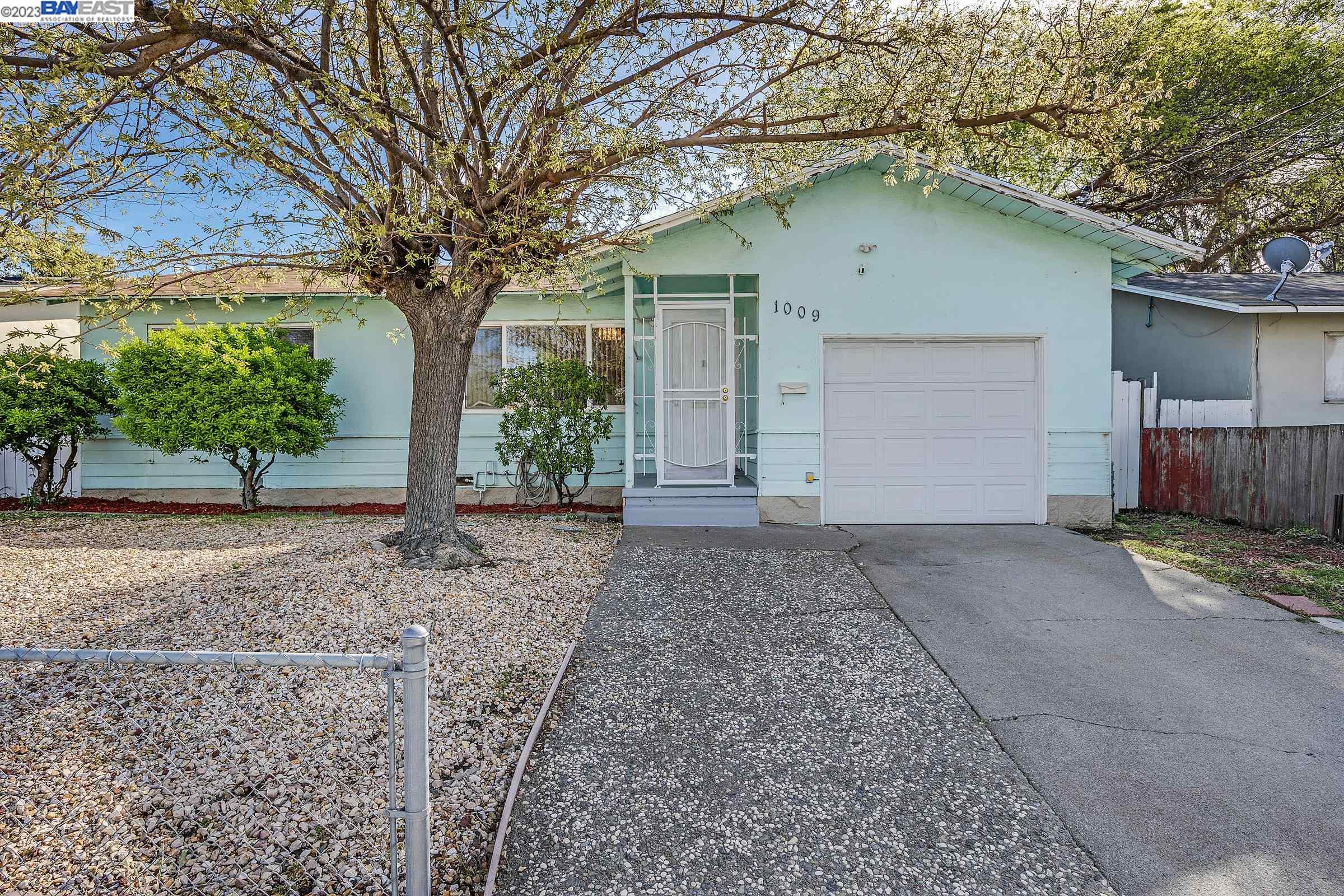 Detail Gallery Image 1 of 1 For 1009 Minaker Dr, Antioch,  CA 94509 - 3 Beds | 1 Baths
