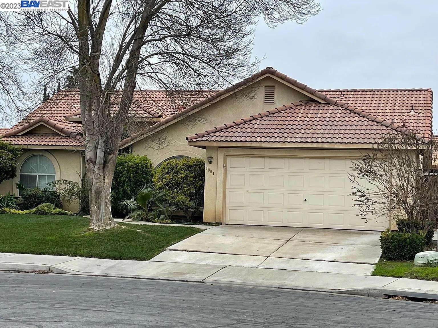 Detail Gallery Image 1 of 1 For 1861 Riverside Way, Los Banos,  CA 93635 - 3 Beds | 2 Baths