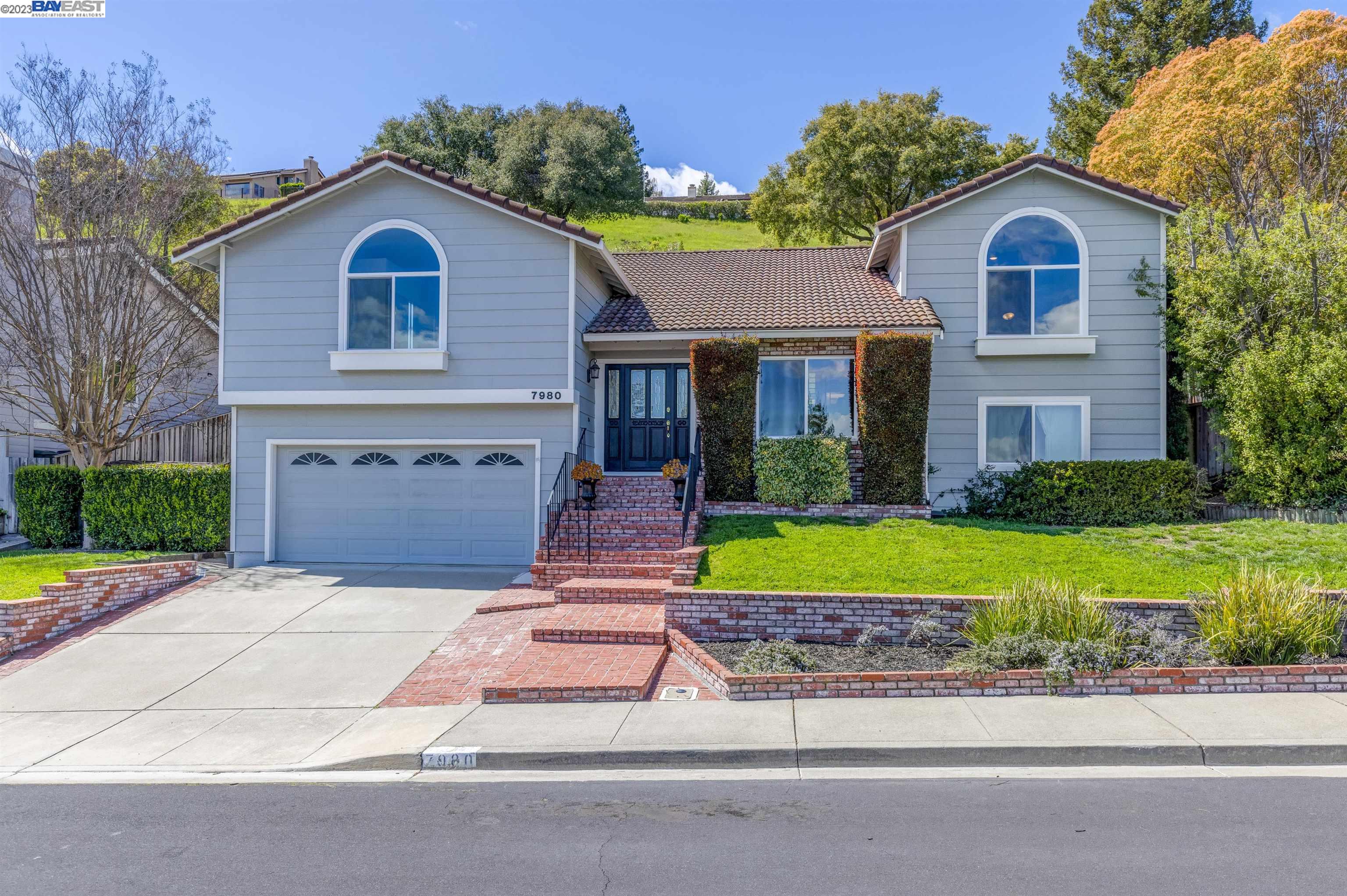 Detail Gallery Image 1 of 1 For 7980 Creekside Dr, Dublin,  CA 94568 - 5 Beds | 3 Baths