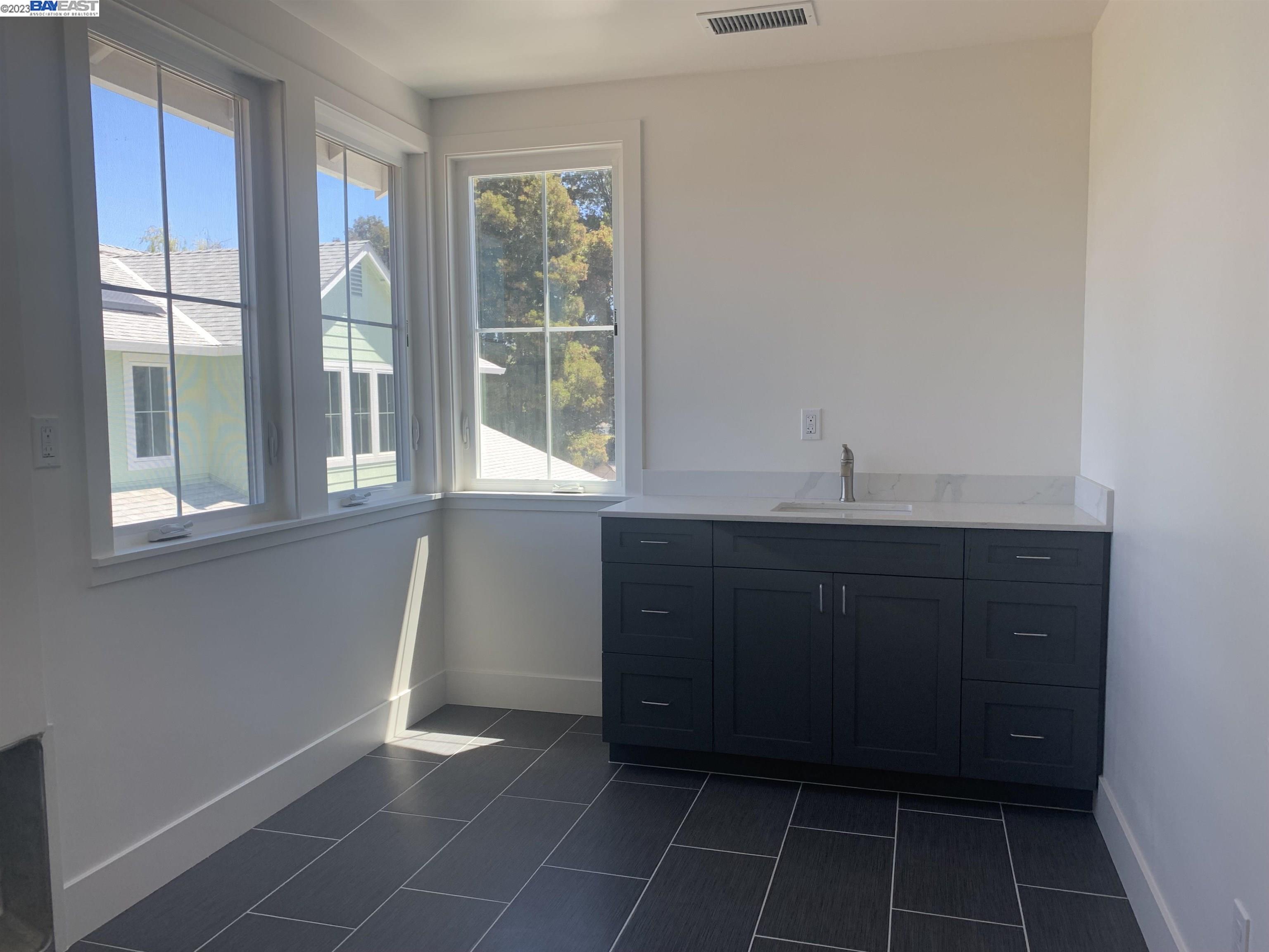 For Sale 21114 Tyee Court, Castro Valley, CA 94546 4 Beds / 3 Full