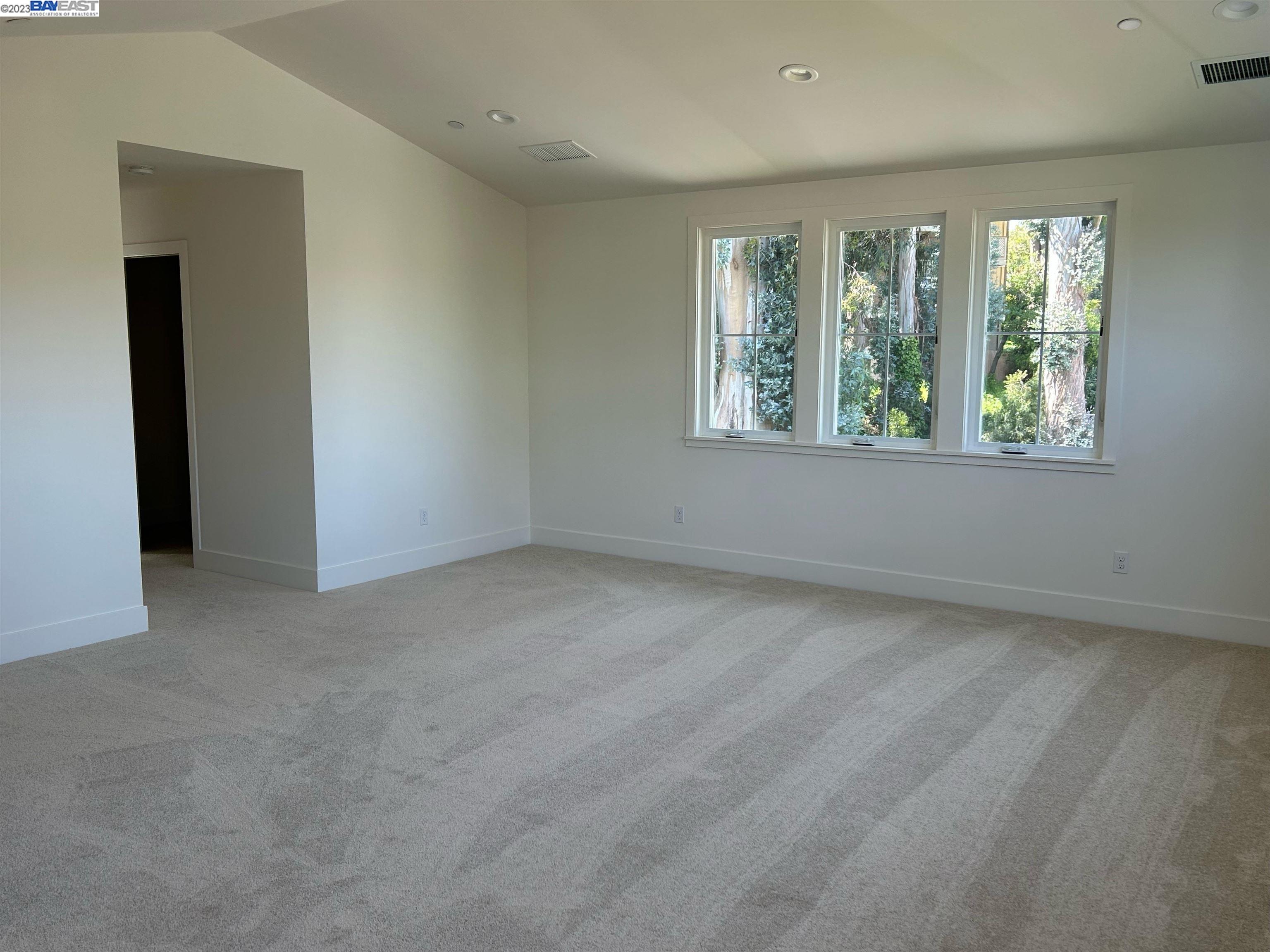 For Sale 21114 Tyee Court, Castro Valley, CA 94546 4 Beds / 3 Full