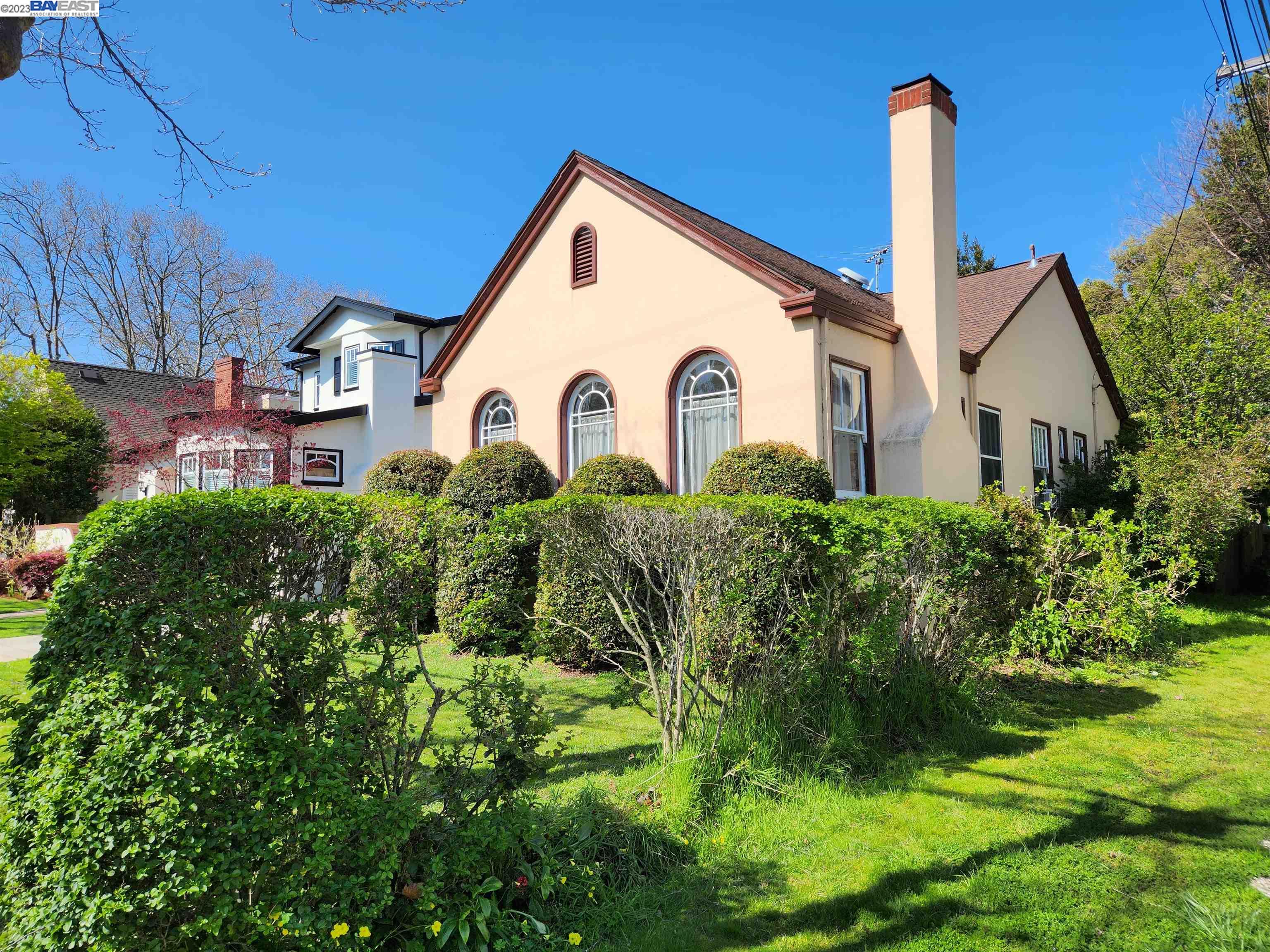 Detail Gallery Image 1 of 1 For 1312 Sanchez Ave, Burlingame,  CA 94010 - 2 Beds | 1 Baths