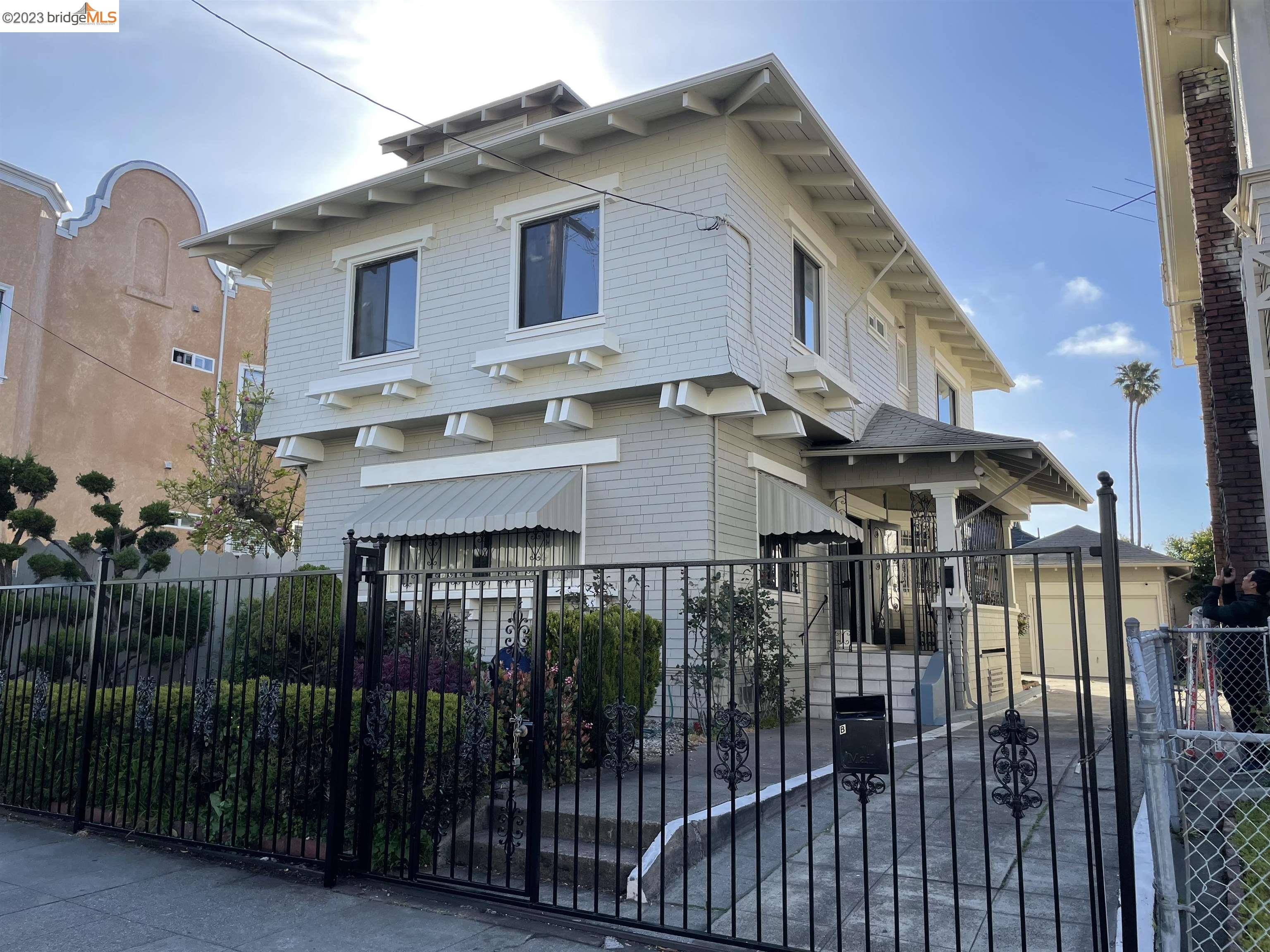 Detail Gallery Image 1 of 1 For 1546 3rd Ave, Oakland,  CA 94606 - 3 Beds | 2 Baths
