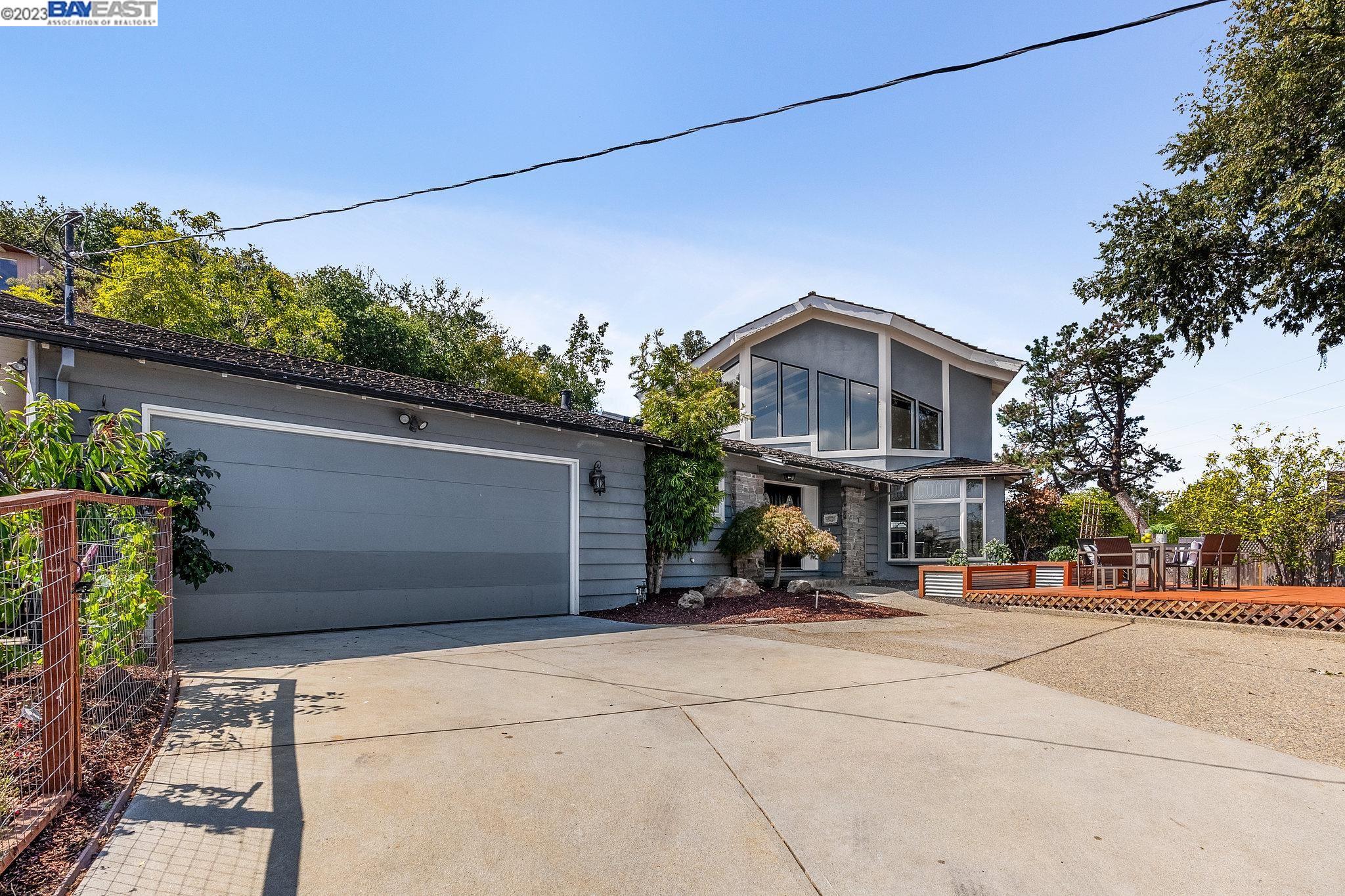 Detail Gallery Image 2 of 57 For 6 Fairoaks Ct, San Mateo,  CA 94403 - 3 Beds | 3/1 Baths