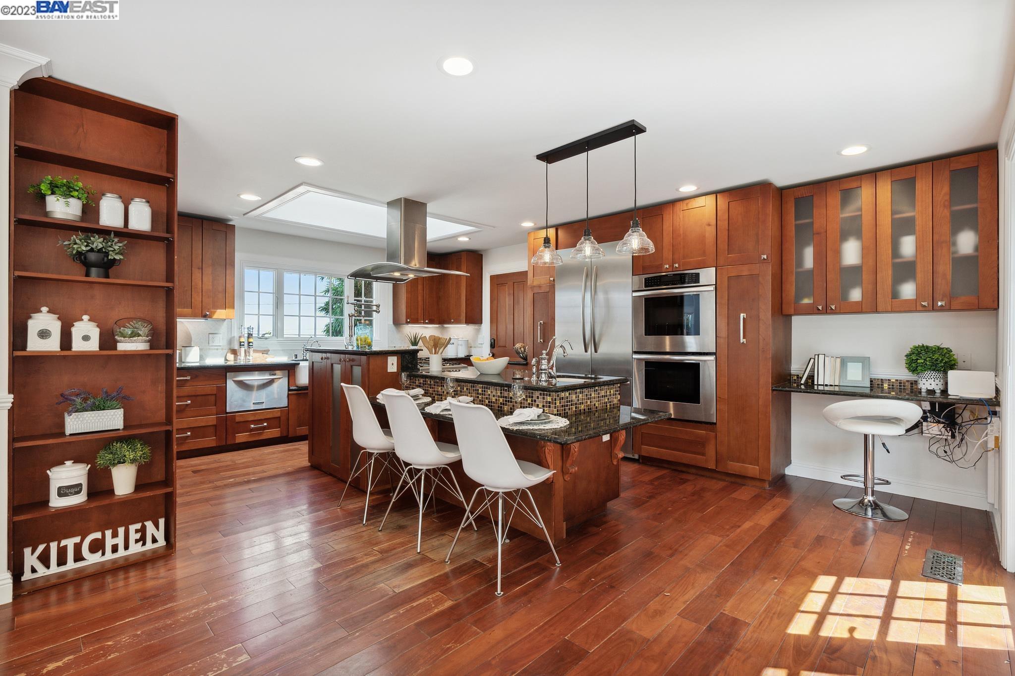 Detail Gallery Image 15 of 57 For 6 Fairoaks Ct, San Mateo,  CA 94403 - 3 Beds | 3/1 Baths