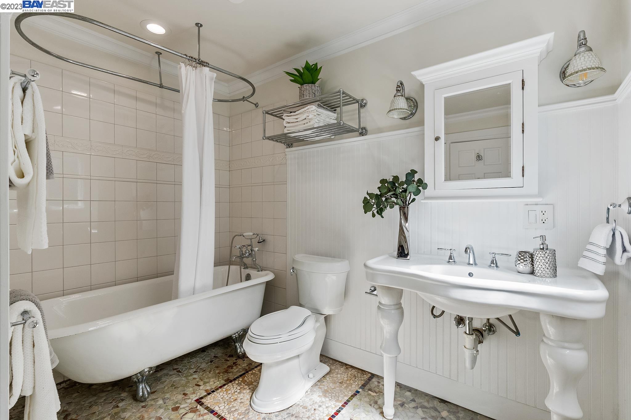Detail Gallery Image 31 of 57 For 6 Fairoaks Ct, San Mateo,  CA 94403 - 3 Beds | 3/1 Baths