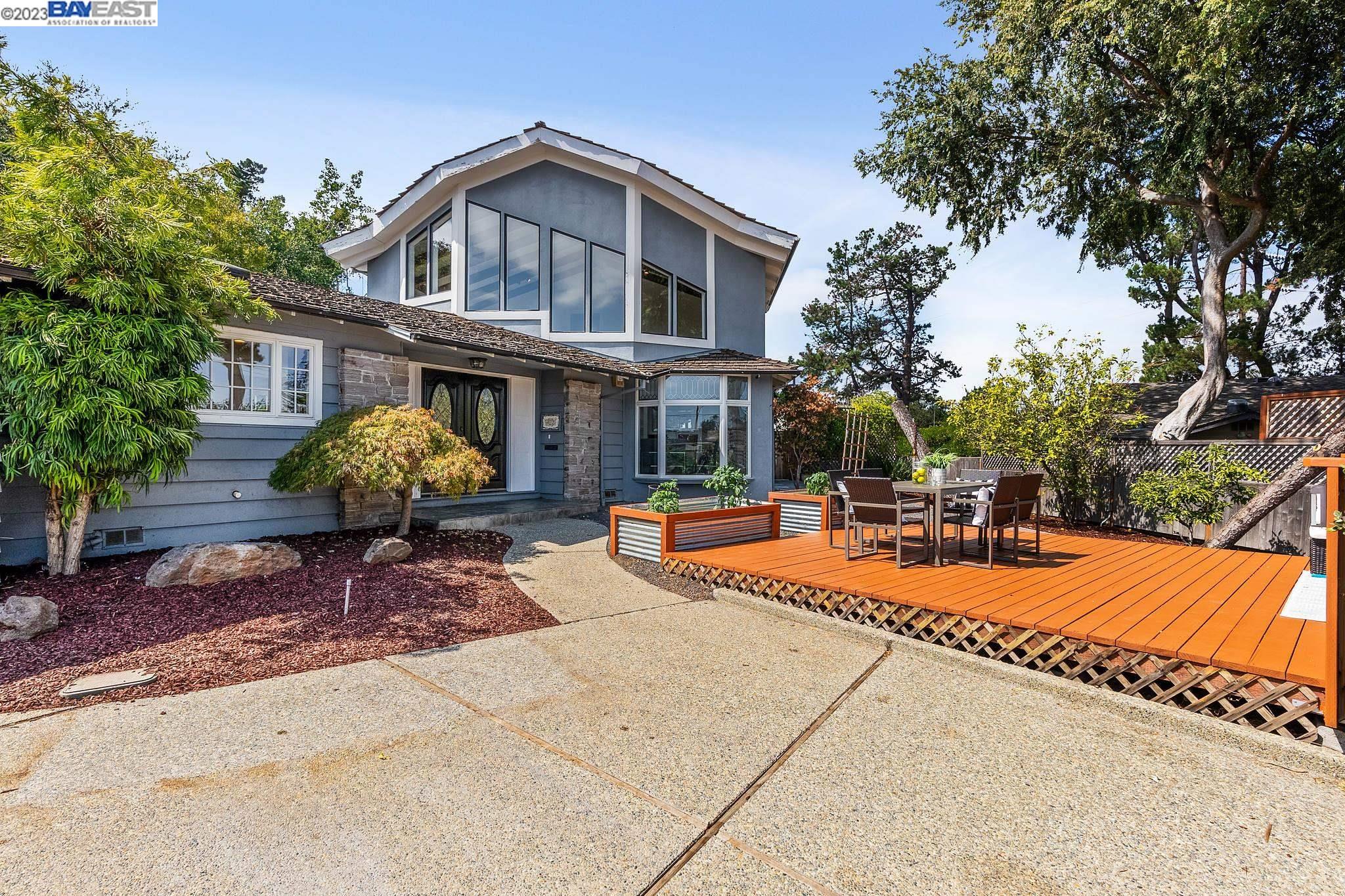 Detail Gallery Image 5 of 57 For 6 Fairoaks Ct, San Mateo,  CA 94403 - 3 Beds | 3/1 Baths