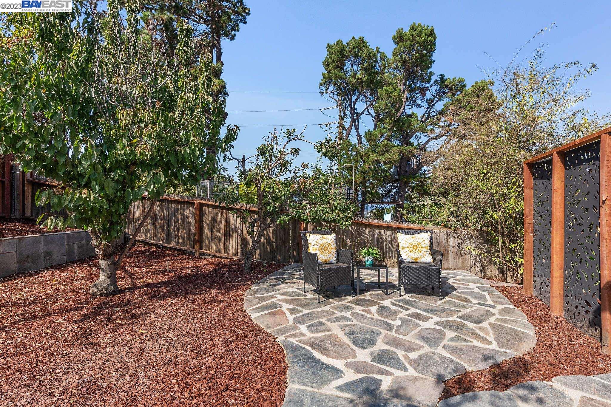 Detail Gallery Image 49 of 57 For 6 Fairoaks Ct, San Mateo,  CA 94403 - 3 Beds | 3/1 Baths