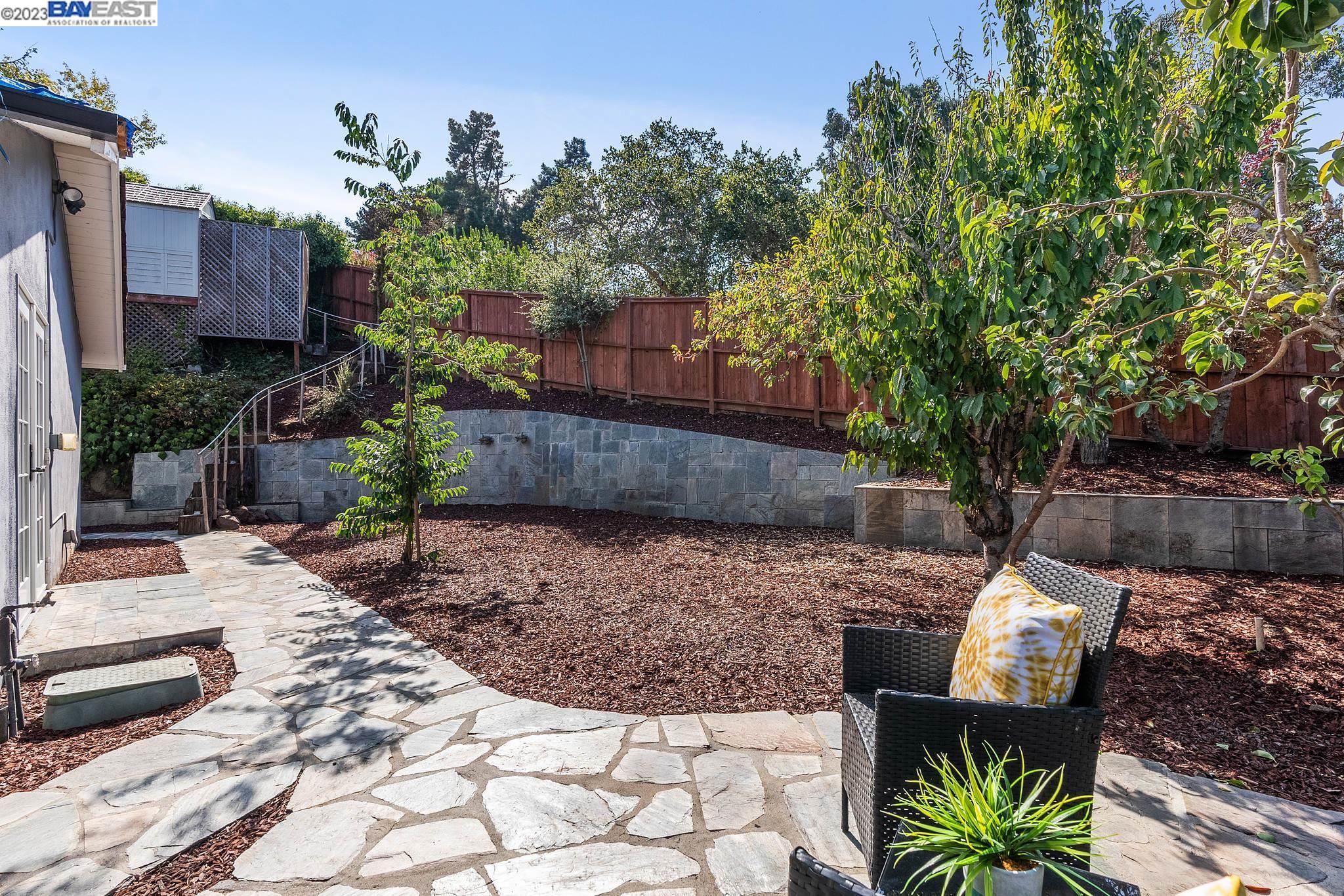 Detail Gallery Image 50 of 57 For 6 Fairoaks Ct, San Mateo,  CA 94403 - 3 Beds | 3/1 Baths