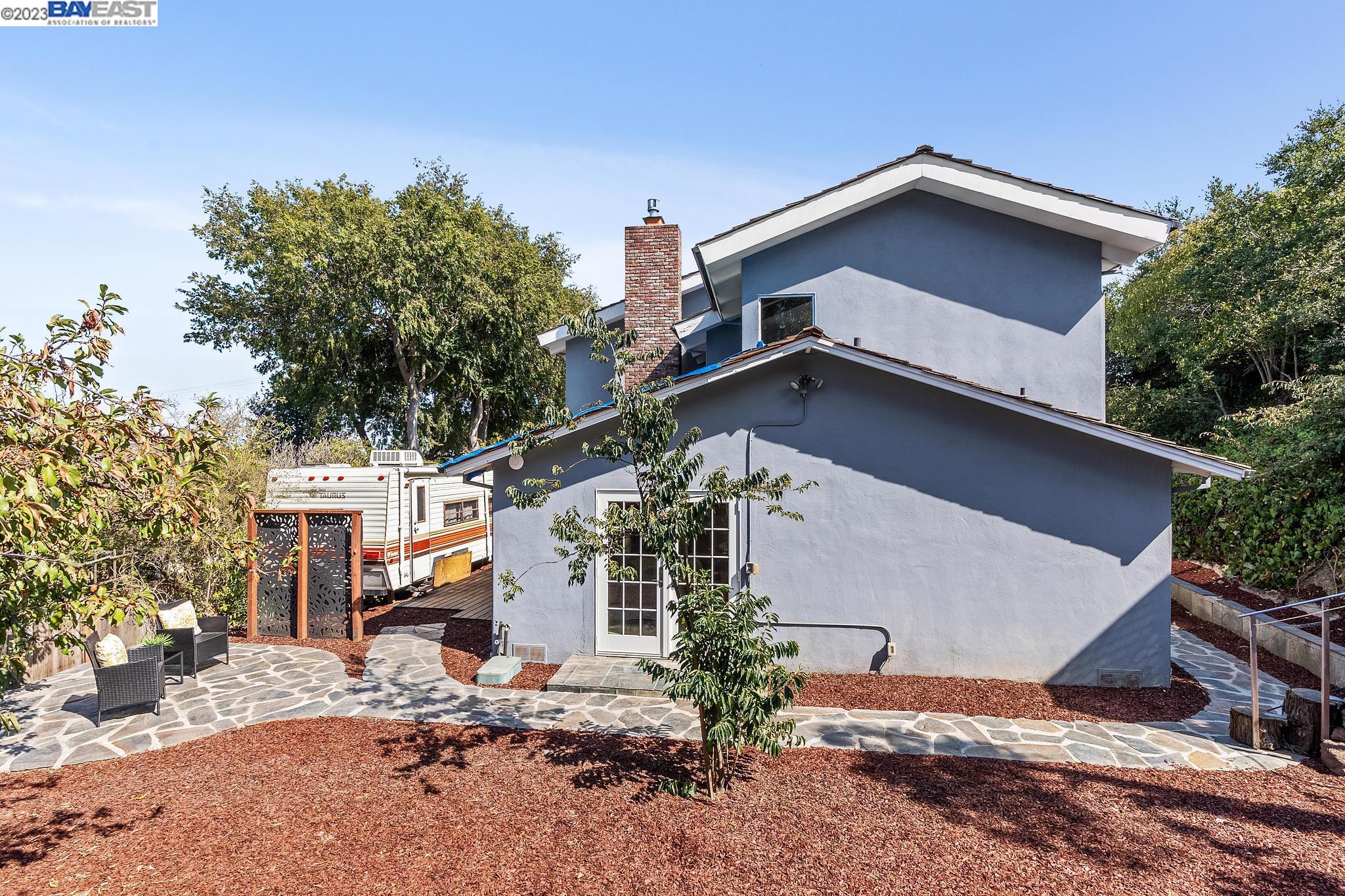 Detail Gallery Image 51 of 57 For 6 Fairoaks Ct, San Mateo,  CA 94403 - 3 Beds | 3/1 Baths