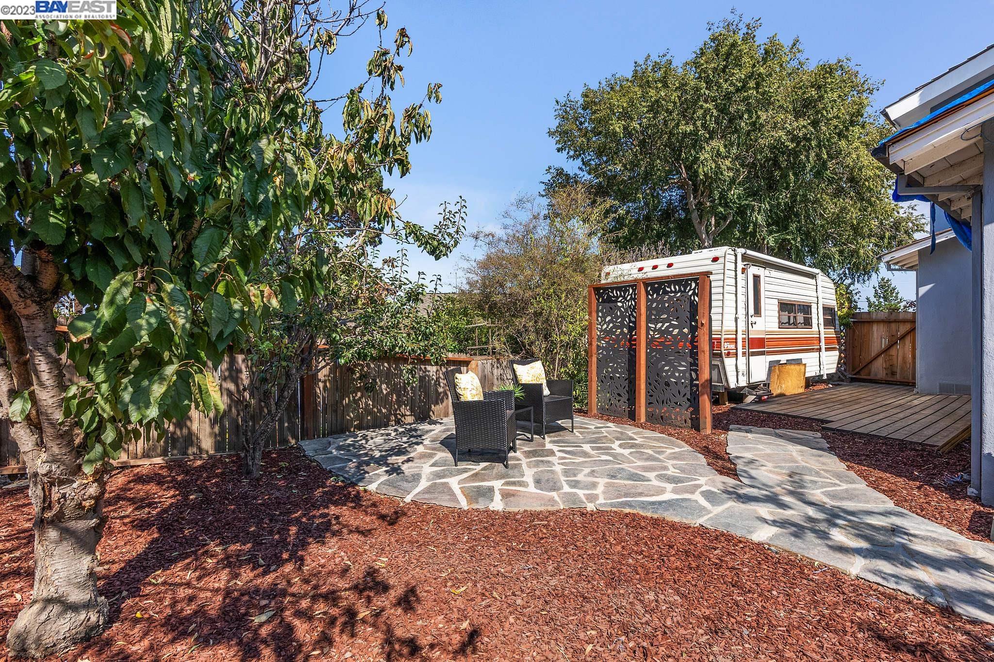 Detail Gallery Image 52 of 57 For 6 Fairoaks Ct, San Mateo,  CA 94403 - 3 Beds | 3/1 Baths