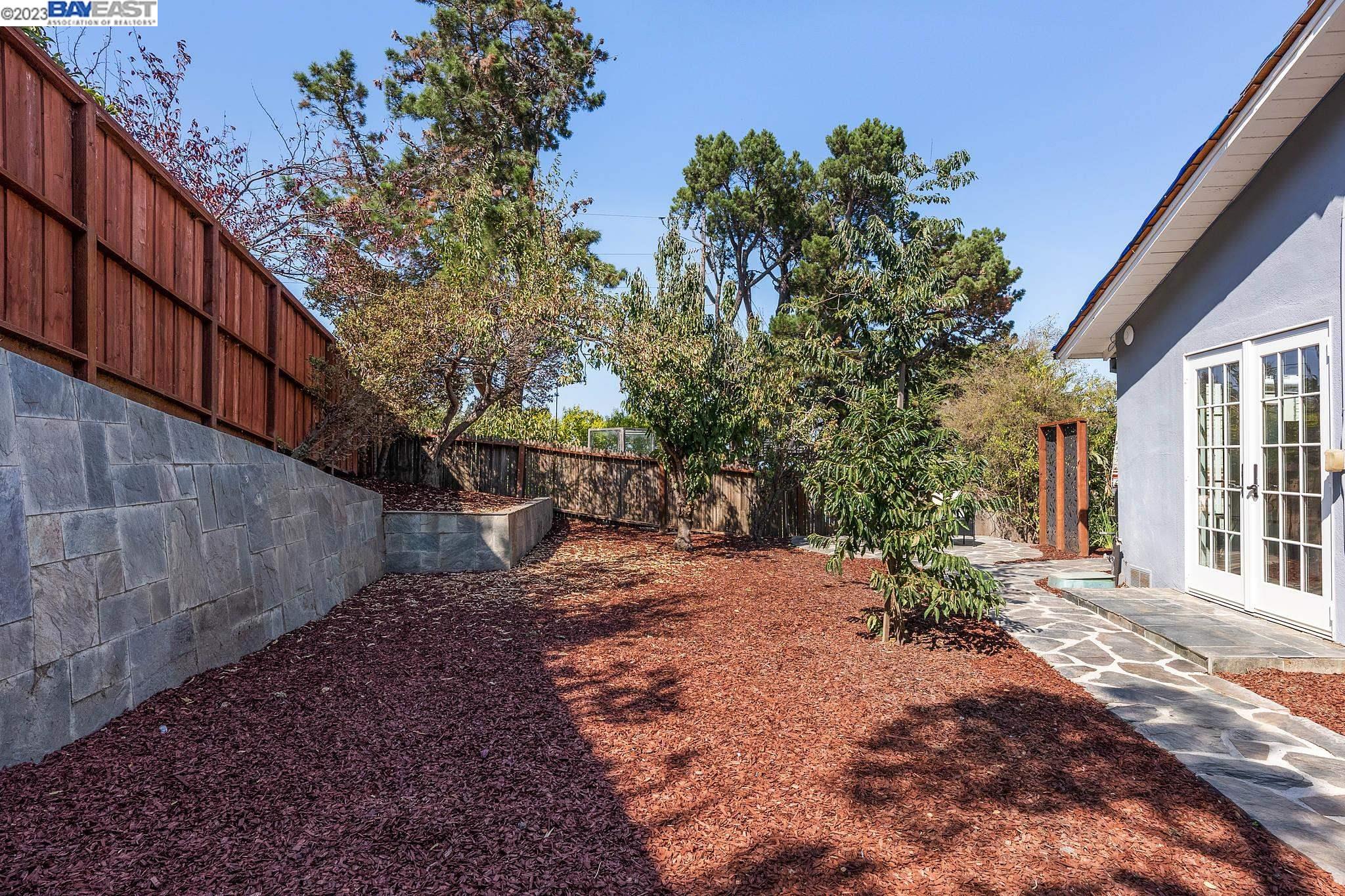 Detail Gallery Image 53 of 57 For 6 Fairoaks Ct, San Mateo,  CA 94403 - 3 Beds | 3/1 Baths
