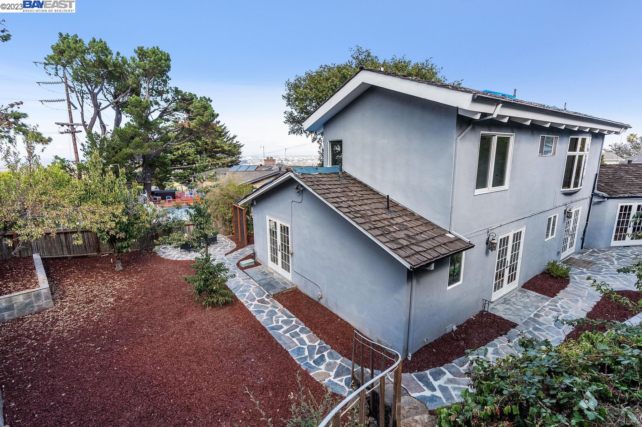 Detail Gallery Image 54 of 57 For 6 Fairoaks Ct, San Mateo,  CA 94403 - 3 Beds | 3/1 Baths