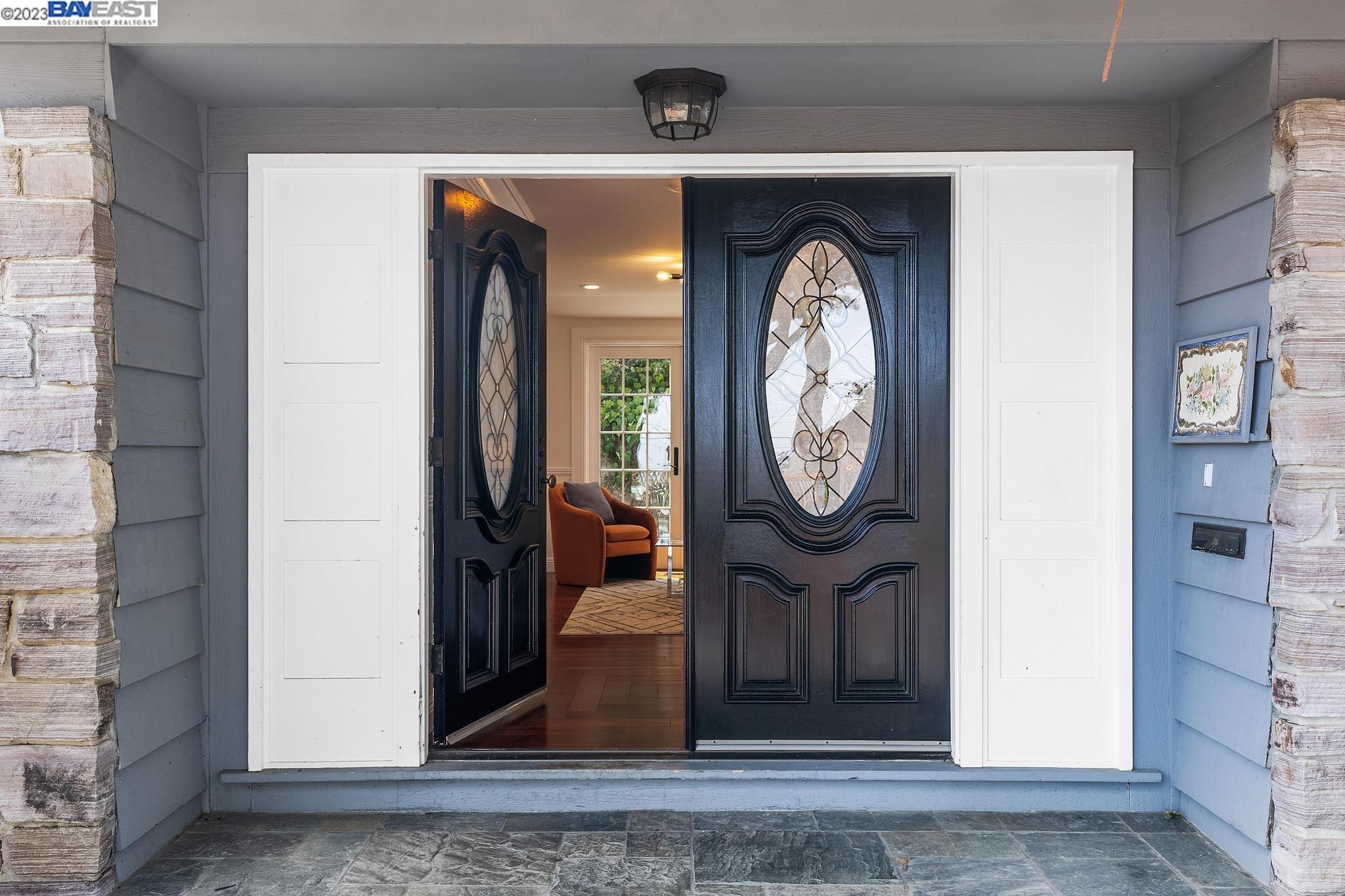 Detail Gallery Image 10 of 57 For 6 Fairoaks Ct, San Mateo,  CA 94403 - 3 Beds | 3/1 Baths
