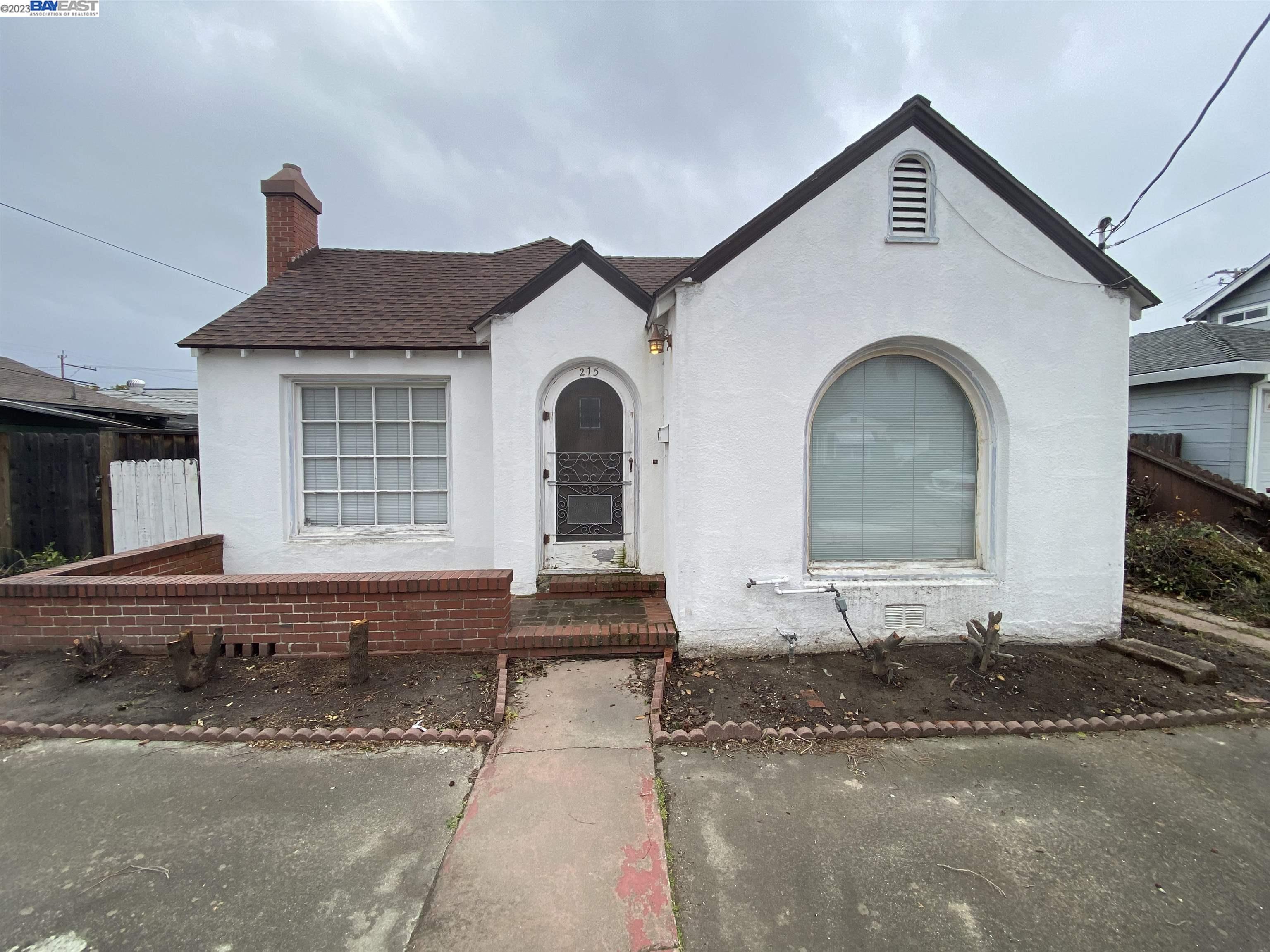 Detail Gallery Image 1 of 1 For 215 W 17th St, Antioch,  CA 94509 - 3 Beds | 1/1 Baths