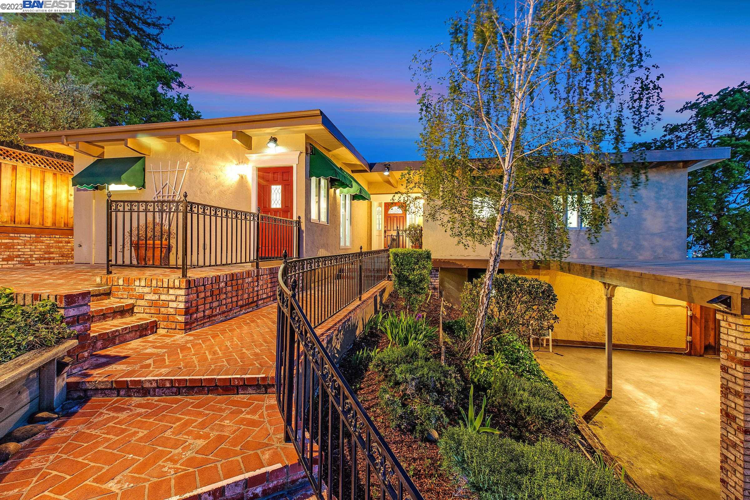 Detail Gallery Image 1 of 1 For 10816 Ridgeview Ct, San Jose,  CA 95127 - 4 Beds | 3 Baths