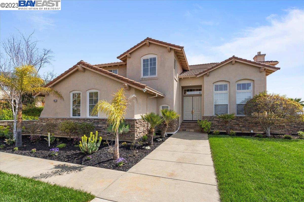 Detail Gallery Image 1 of 1 For 48877 Crown Ridge Cmn, Fremont,  CA 94539 - 5 Beds | 3/1 Baths