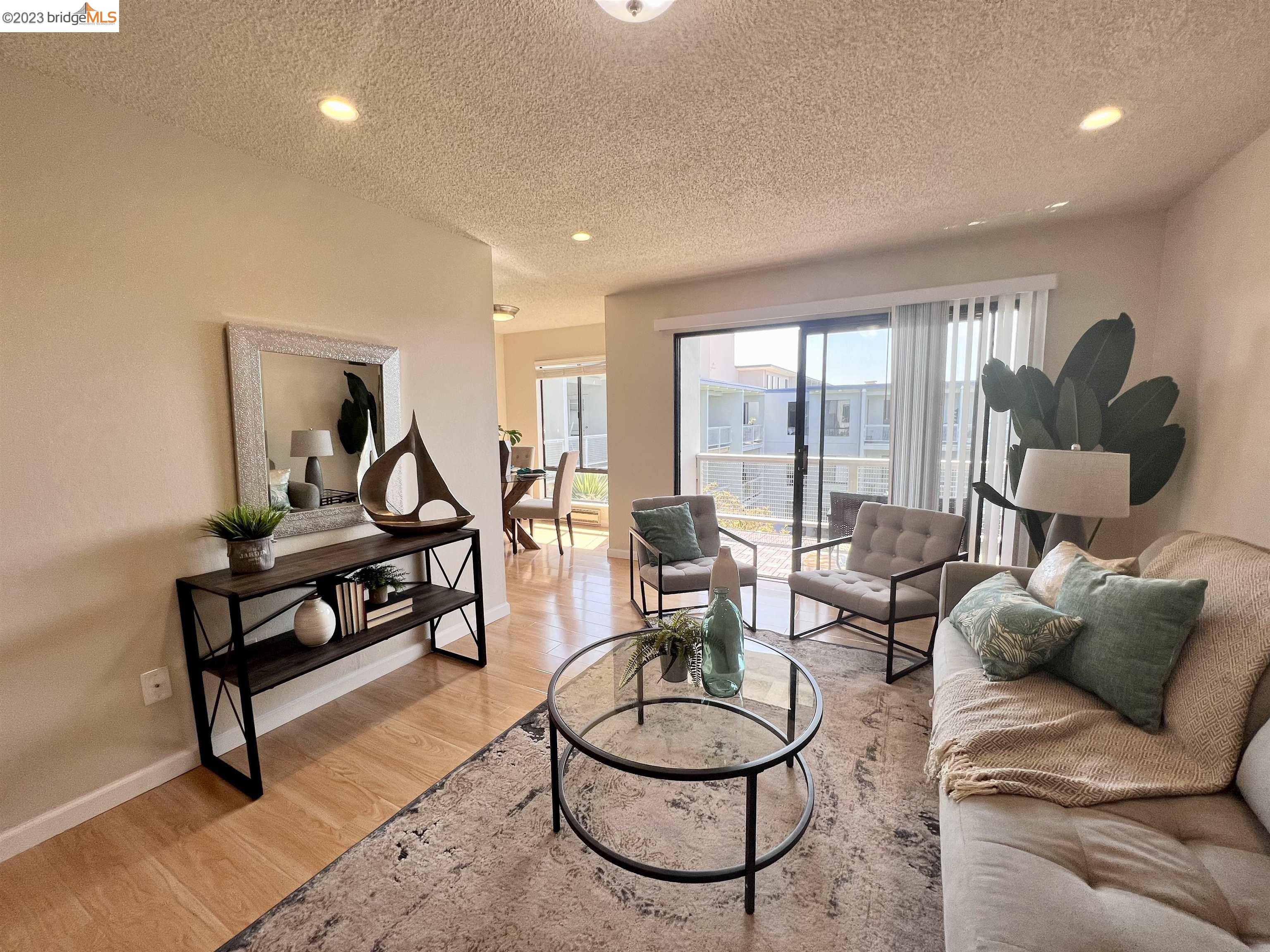 Detail Gallery Image 1 of 1 For 6 Commodore Dr. #430,  Emeryville,  CA 94608 - 1 Beds | 1 Baths