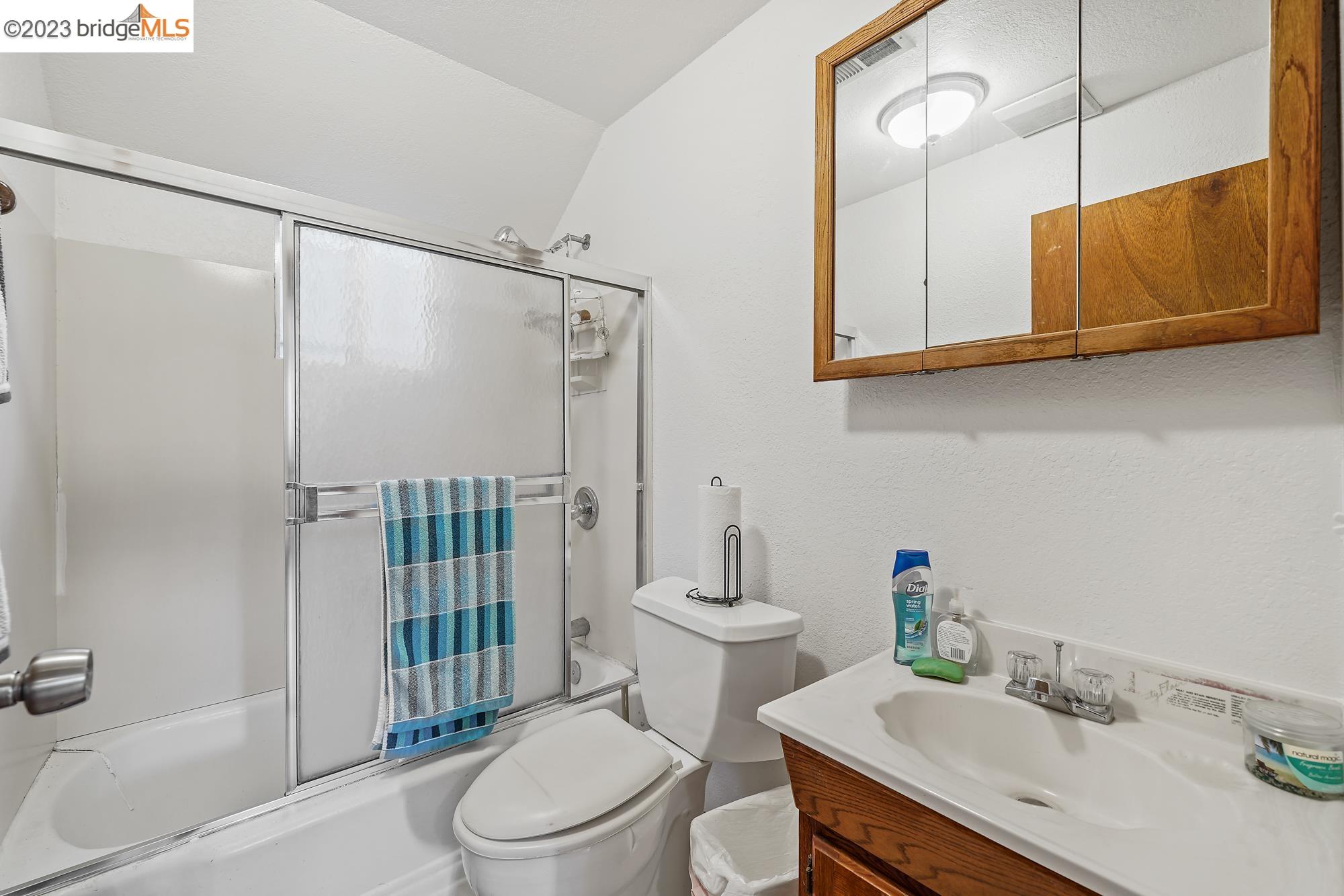3228 Magnolia St, Oakland, California 94608, 4 Bedrooms Bedrooms, 9 Rooms Rooms,3 BathroomsBathrooms,Residential,For Sale,3228 Magnolia St,41025222