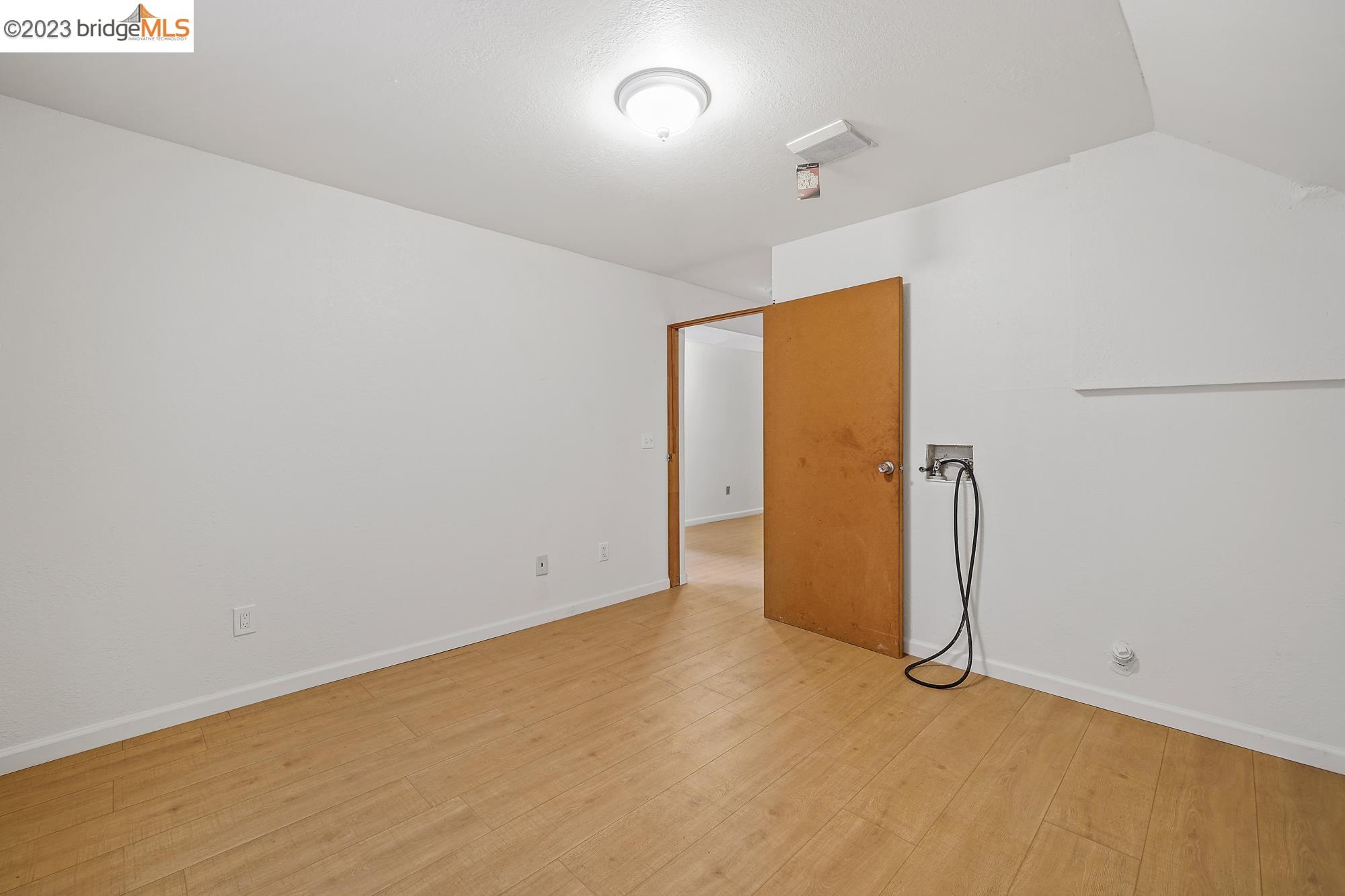 3228 Magnolia St, Oakland, California 94608, 4 Bedrooms Bedrooms, 9 Rooms Rooms,3 BathroomsBathrooms,Residential,For Sale,3228 Magnolia St,41025222