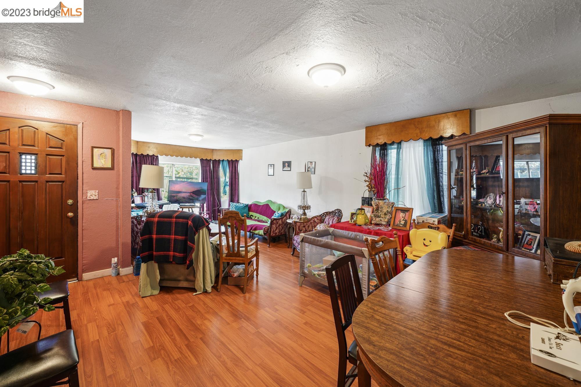 3228 Magnolia St, Oakland, California 94608, 4 Bedrooms Bedrooms, 9 Rooms Rooms,3 BathroomsBathrooms,Residential,For Sale,3228 Magnolia St,41025222