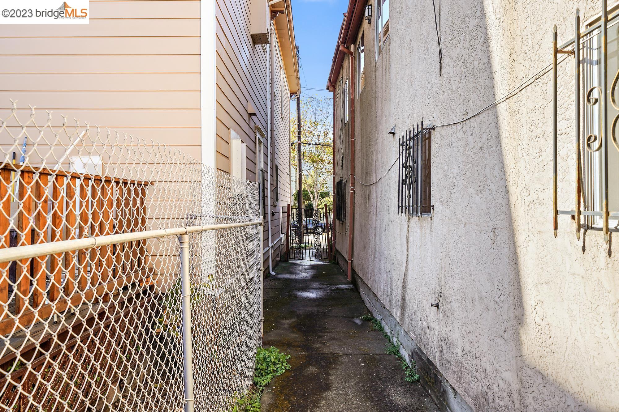 3228 Magnolia St, Oakland, California 94608, 4 Bedrooms Bedrooms, 9 Rooms Rooms,3 BathroomsBathrooms,Residential,For Sale,3228 Magnolia St,41025222