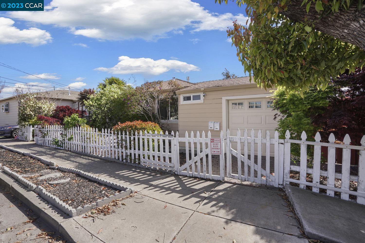 Detail Gallery Image 1 of 1 For 1014 S 57th St, Richmond,  CA 94804 - 3 Beds | 2 Baths