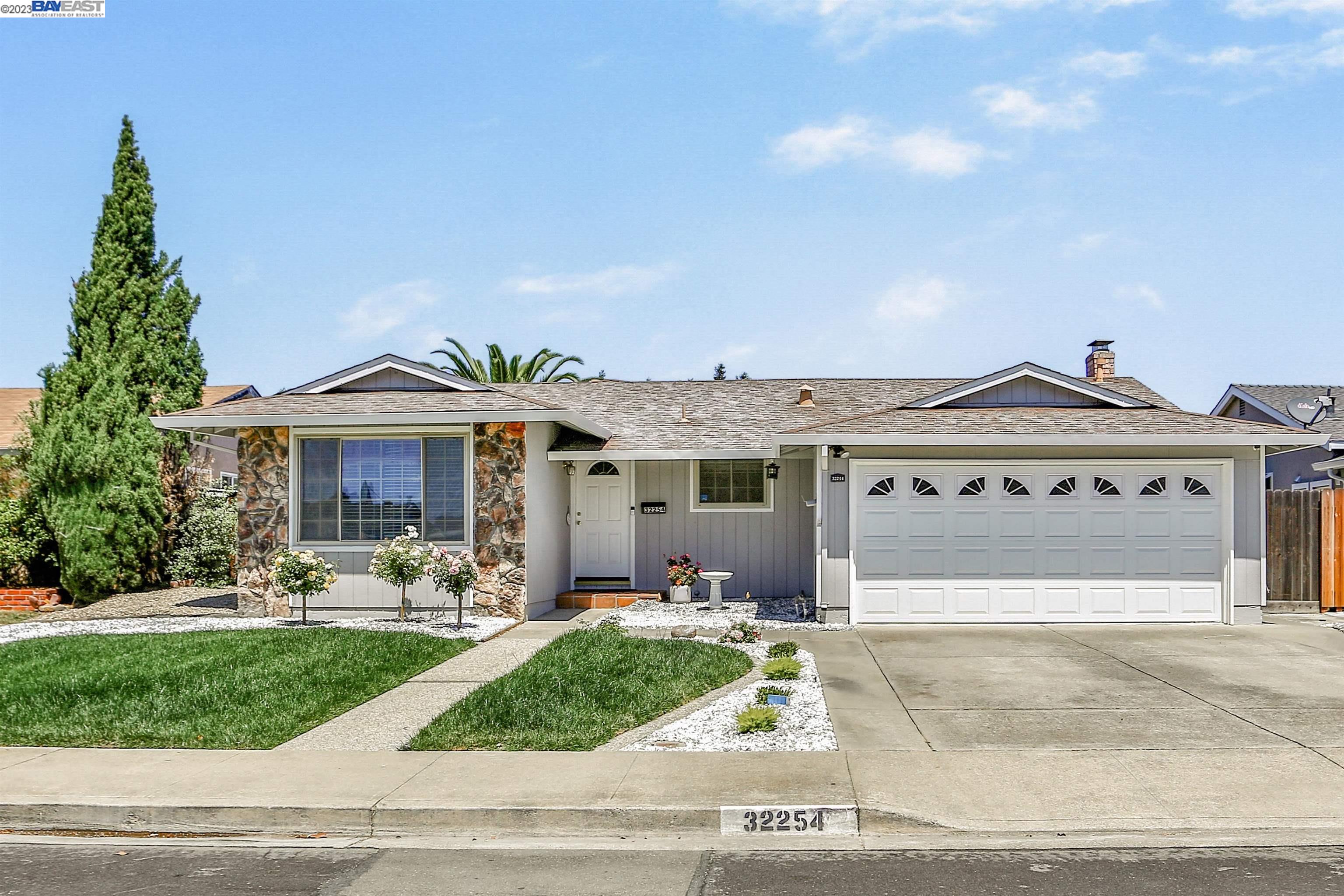 Detail Gallery Image 1 of 1 For 32254 Crest Ln, Union City,  CA 94587 - 4 Beds | 2 Baths