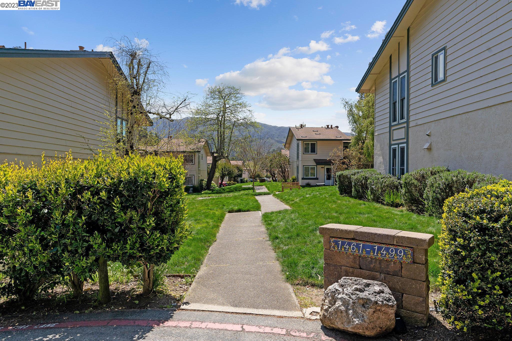 Detail Gallery Image 1 of 1 For 1485 Terra Nova Blvd, Pacifica,  CA 94044 - 2 Beds | 1/1 Baths