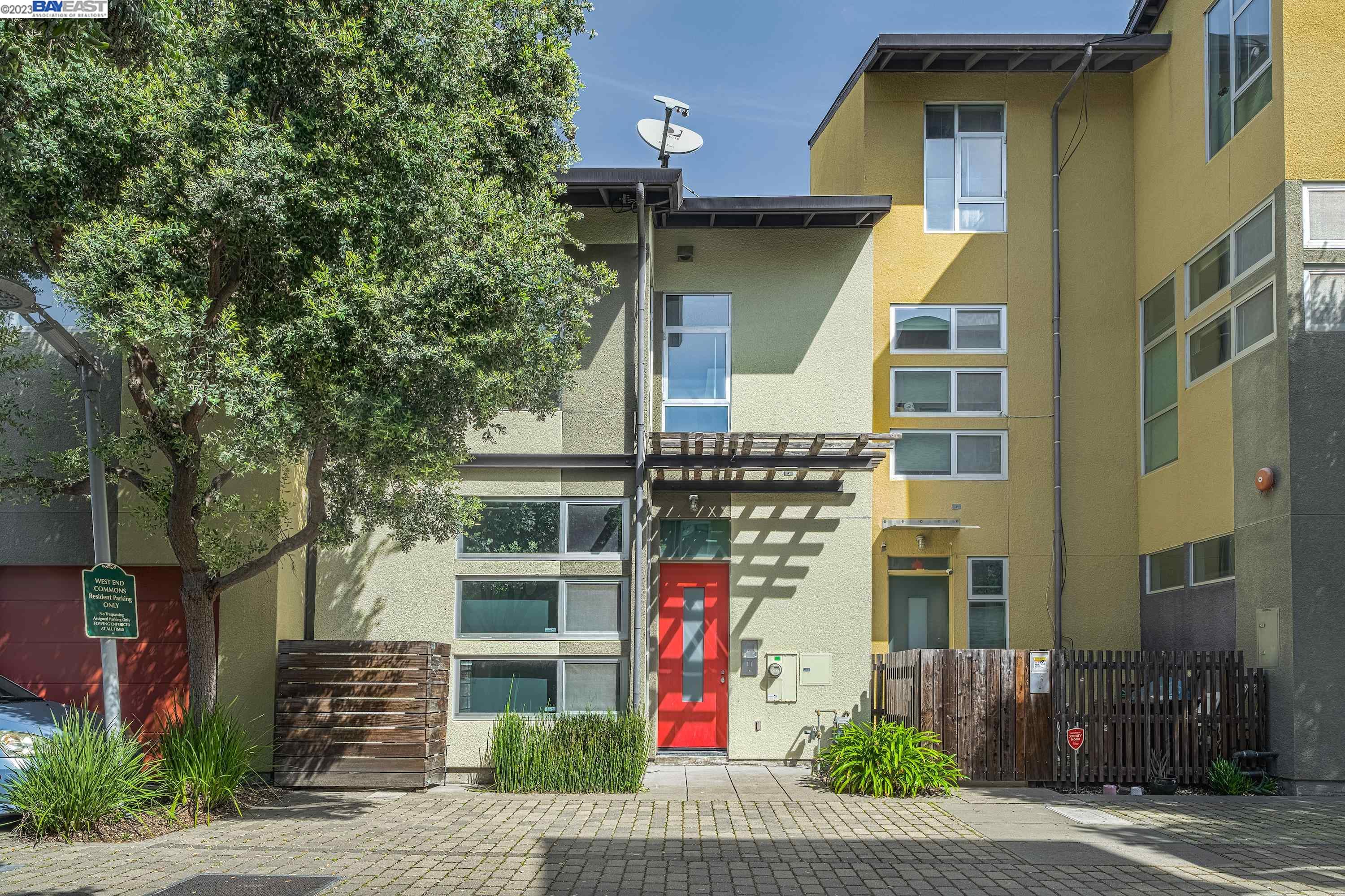 Detail Gallery Image 1 of 23 For 11 Ambler Ln, Oakland,  CA 94608 - 1 Beds | 1 Baths