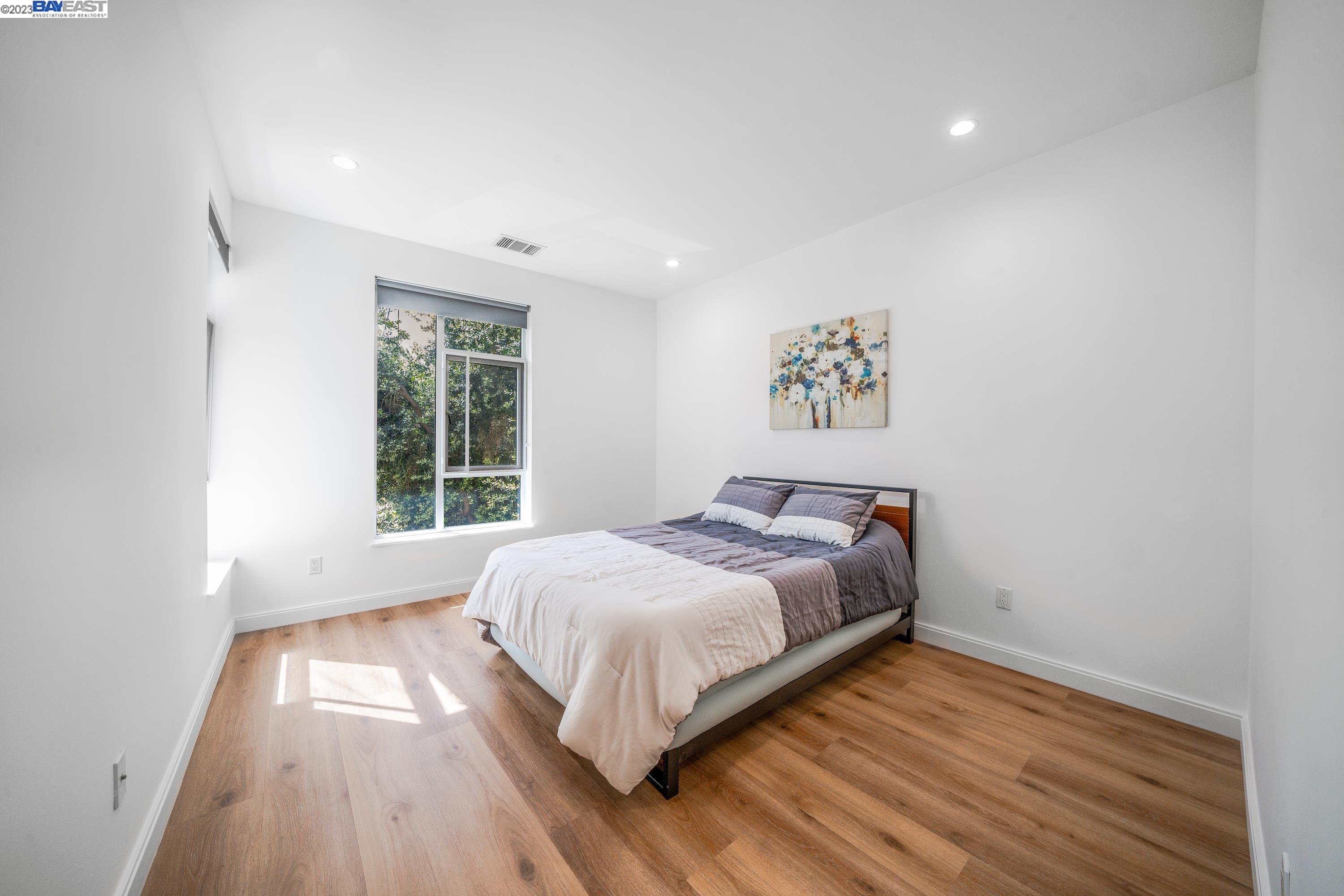 Detail Gallery Image 11 of 23 For 11 Ambler Ln, Oakland,  CA 94608 - 1 Beds | 1 Baths
