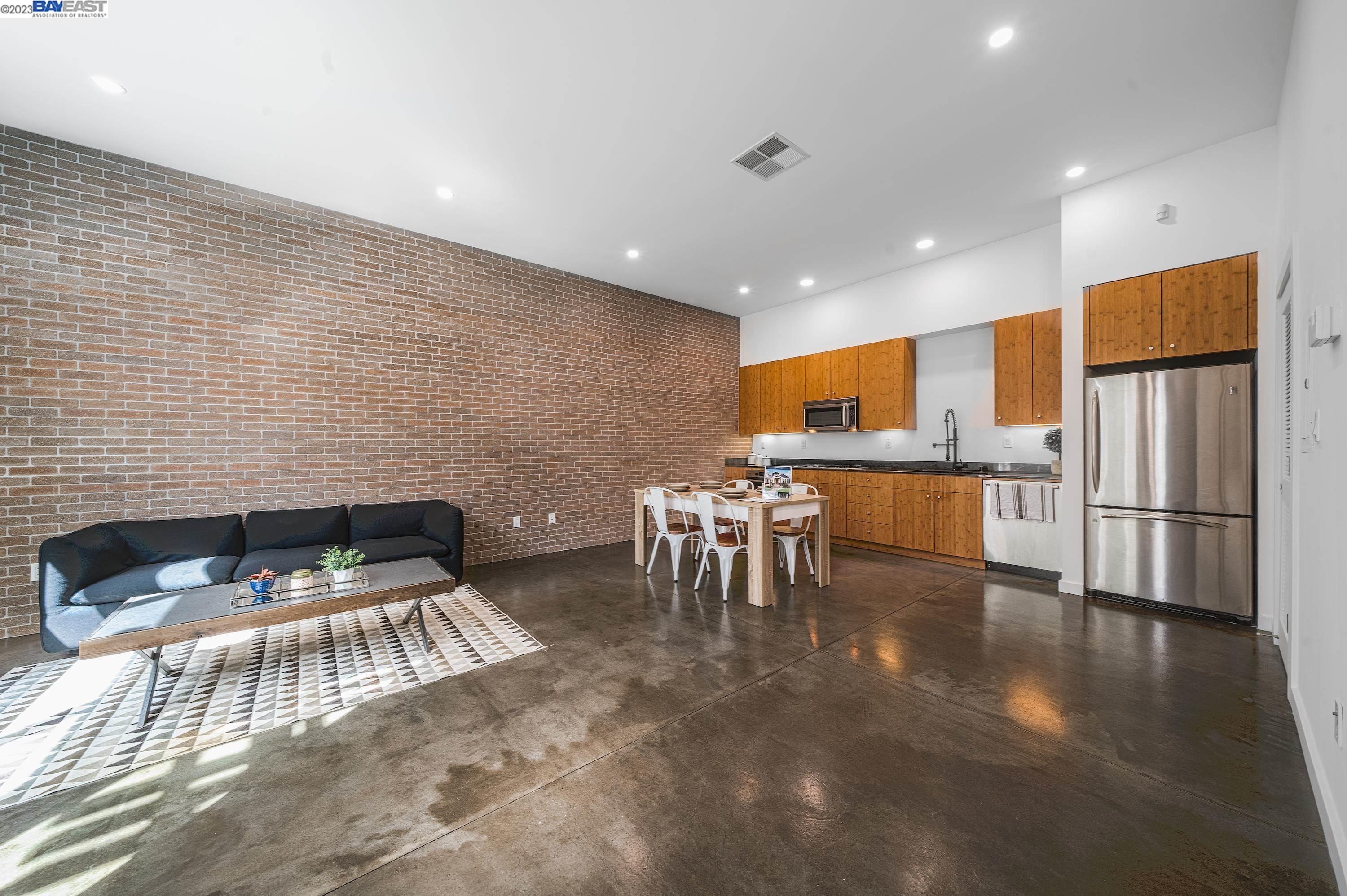 Detail Gallery Image 3 of 23 For 11 Ambler Ln, Oakland,  CA 94608 - 1 Beds | 1 Baths