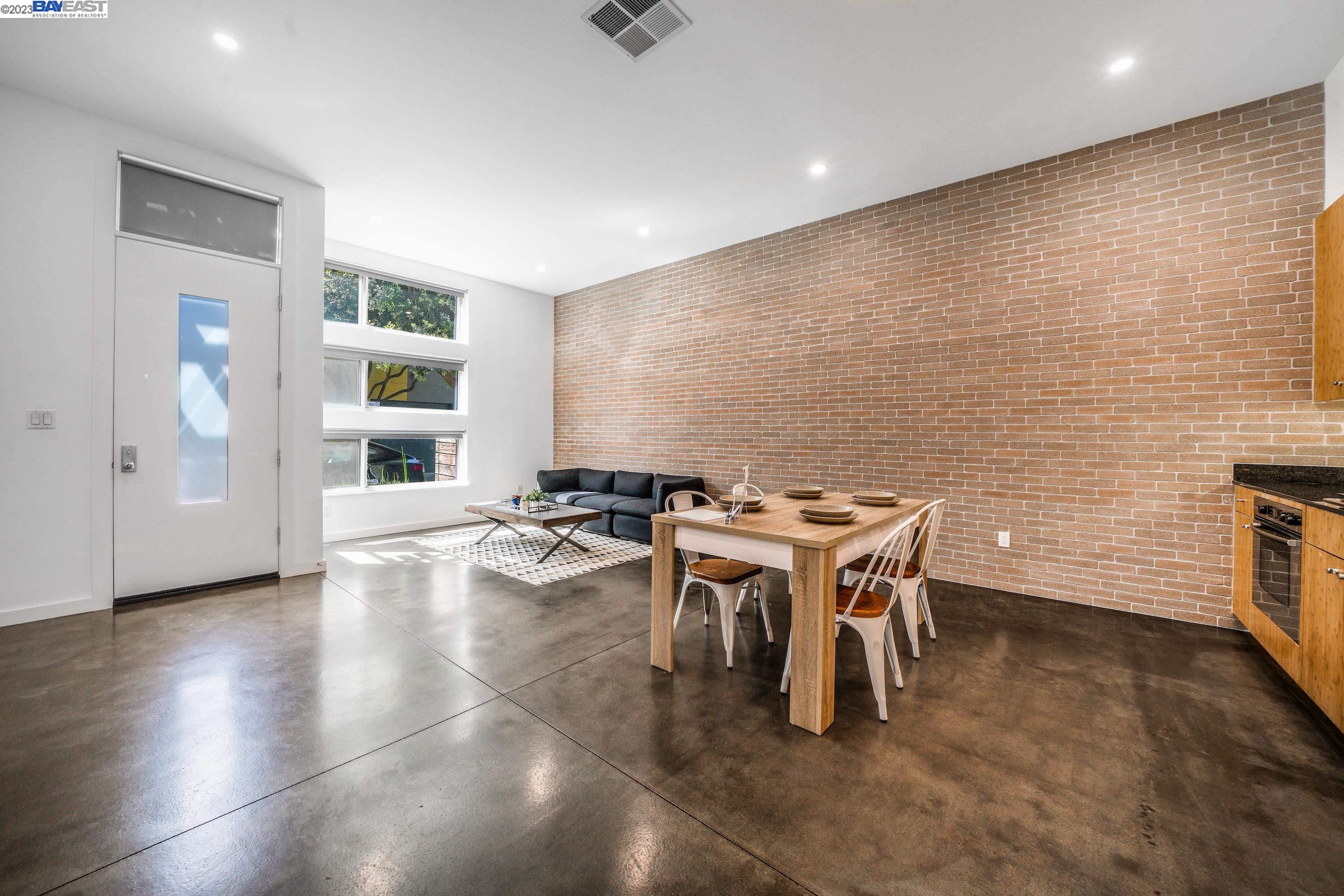 Detail Gallery Image 4 of 23 For 11 Ambler Ln, Oakland,  CA 94608 - 1 Beds | 1 Baths