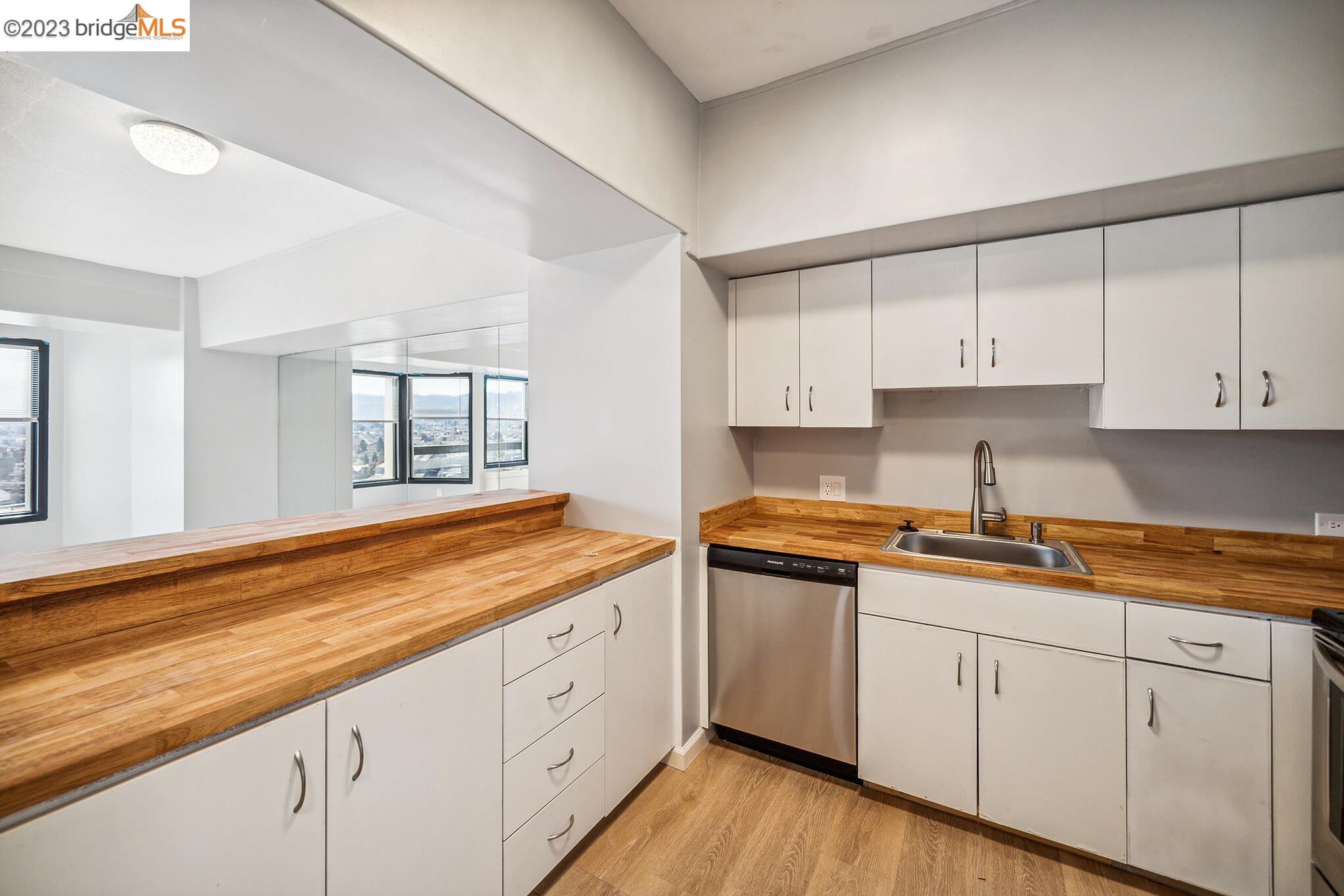 Detail Gallery Image 5 of 29 For 6363 Christie Ave #1412,  Emeryville,  CA 94608 - 1 Beds | 1 Baths