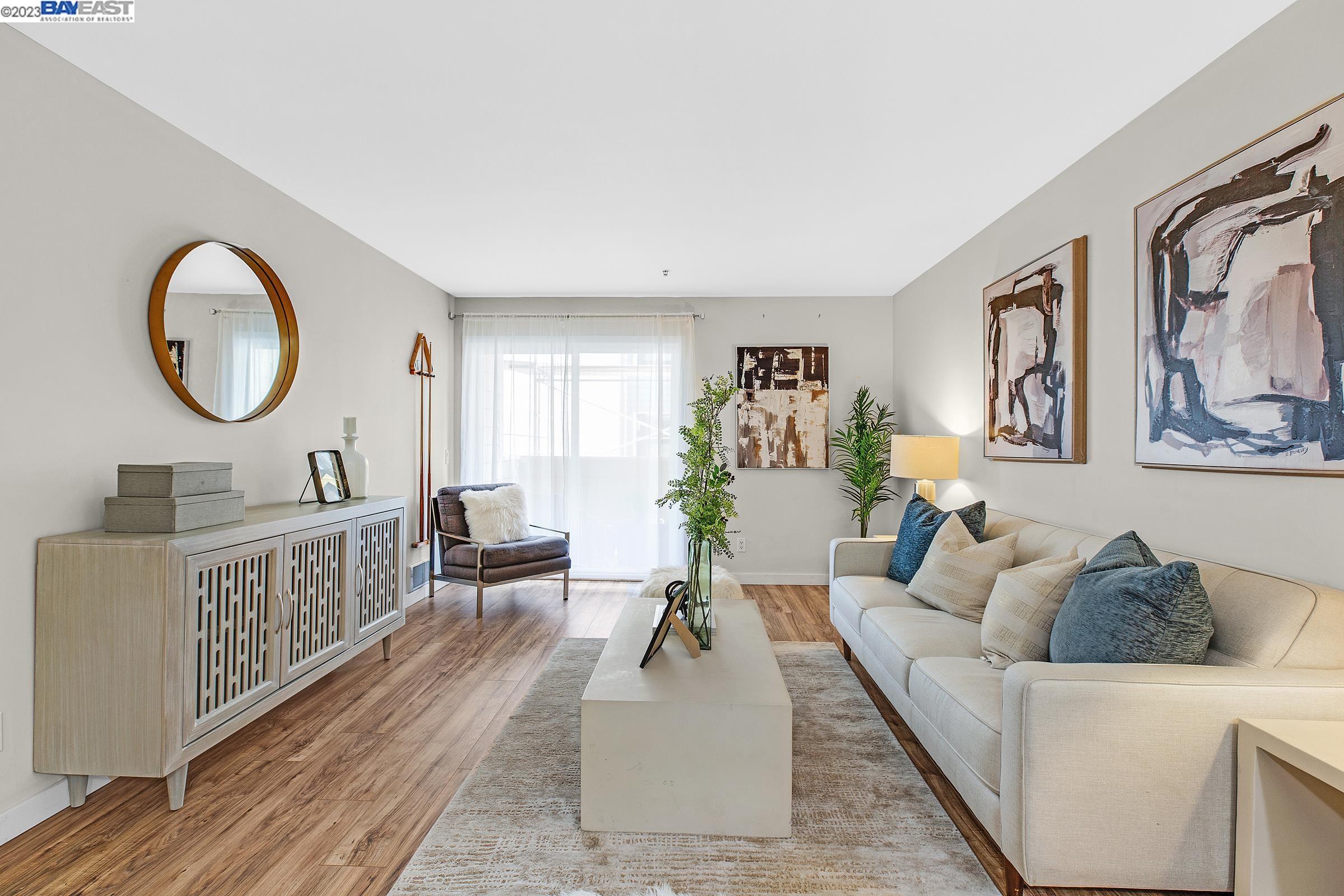 Detail Gallery Image 1 of 43 For 6400 Christie Ave #4217,  Emeryville,  CA 94608 - 1 Beds | 1 Baths