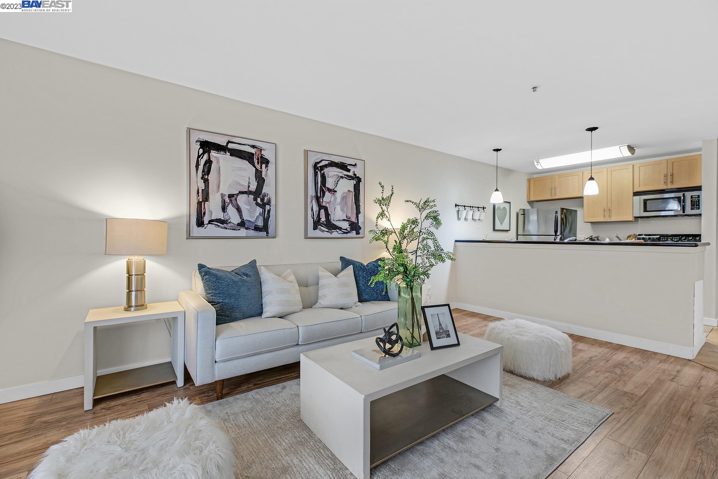 Detail Gallery Image 3 of 43 For 6400 Christie Ave #4217,  Emeryville,  CA 94608 - 1 Beds | 1 Baths