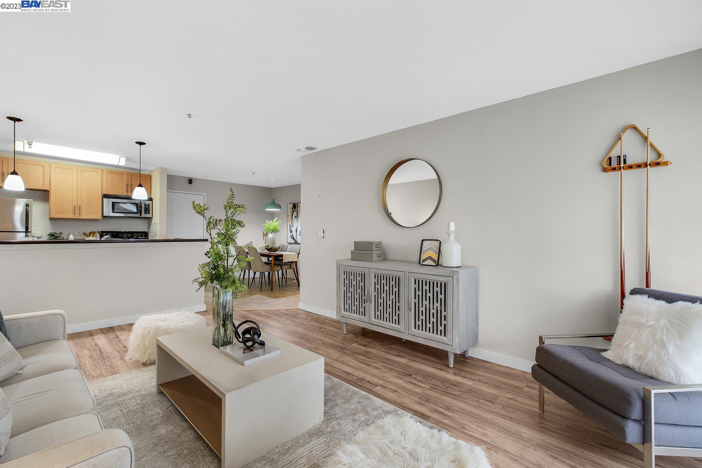 Detail Gallery Image 4 of 43 For 6400 Christie Ave #4217,  Emeryville,  CA 94608 - 1 Beds | 1 Baths