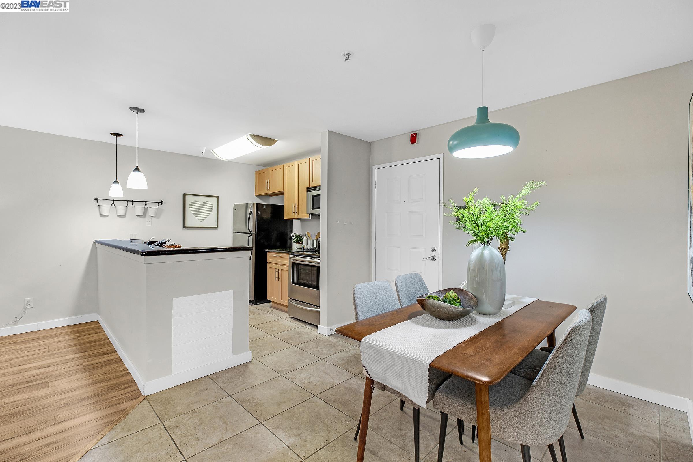 Detail Gallery Image 5 of 43 For 6400 Christie Ave #4217,  Emeryville,  CA 94608 - 1 Beds | 1 Baths