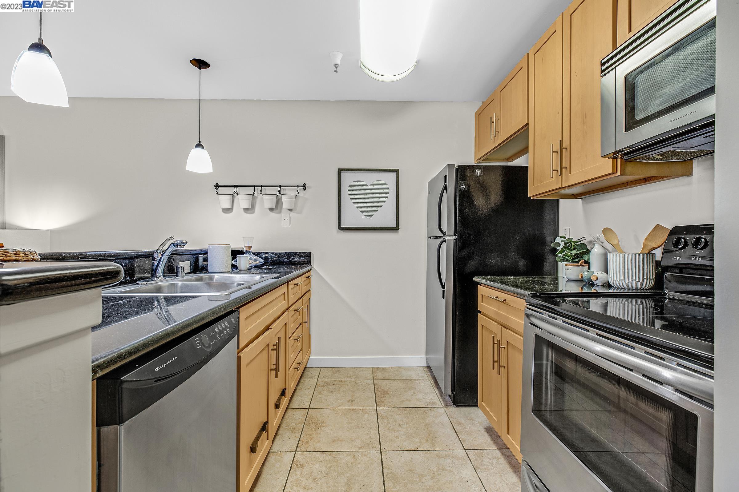 Detail Gallery Image 6 of 43 For 6400 Christie Ave #4217,  Emeryville,  CA 94608 - 1 Beds | 1 Baths