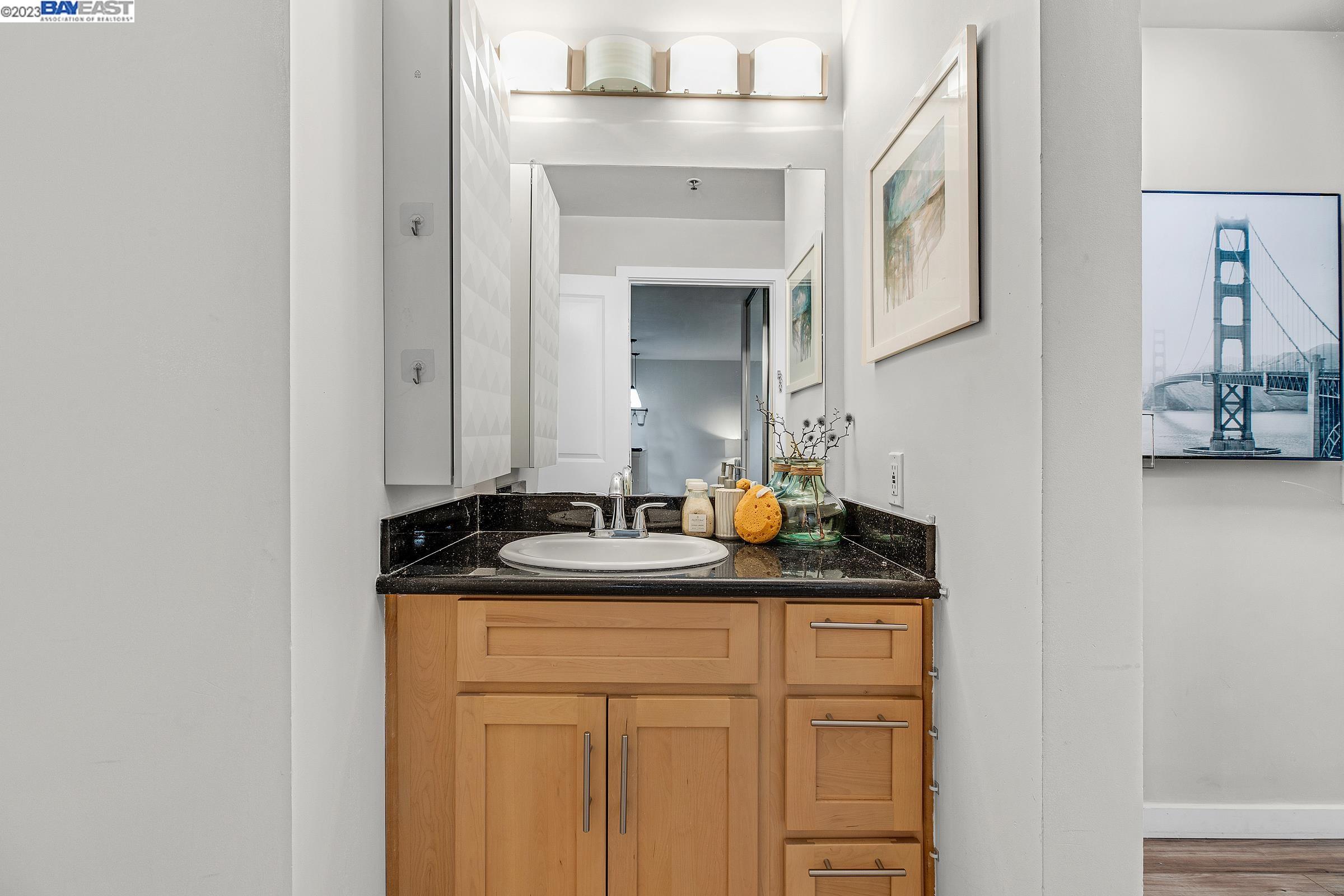 Detail Gallery Image 10 of 43 For 6400 Christie Ave #4217,  Emeryville,  CA 94608 - 1 Beds | 1 Baths