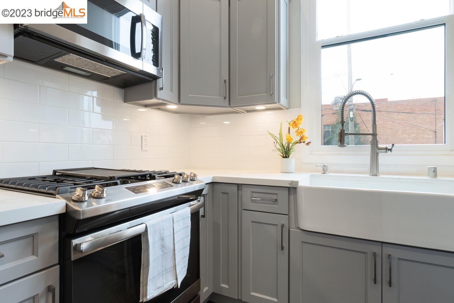 Detail Gallery Image 13 of 59 For 1002 28th St, Oakland,  CA 94608 - – Beds | – Baths