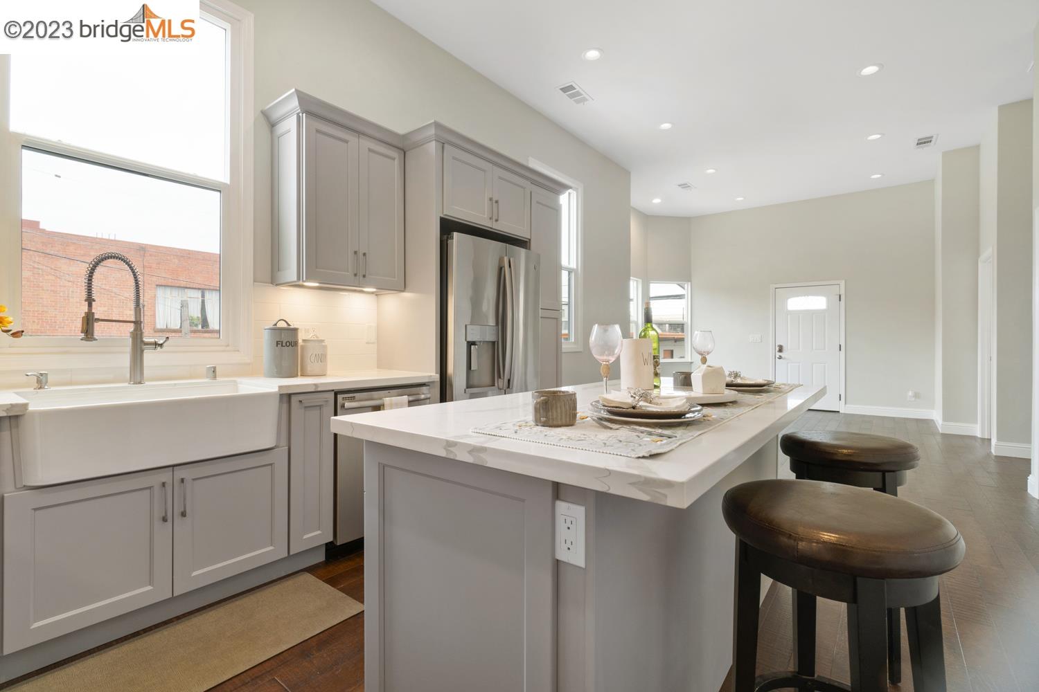 Detail Gallery Image 14 of 59 For 1002 28th St, Oakland,  CA 94608 - – Beds | – Baths