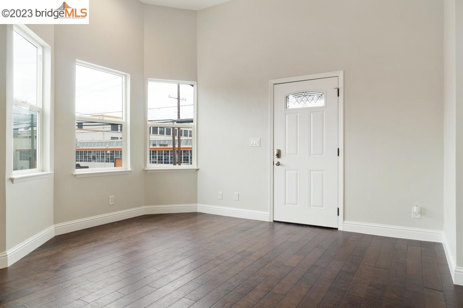 Detail Gallery Image 5 of 59 For 1002 28th St, Oakland,  CA 94608 - – Beds | – Baths