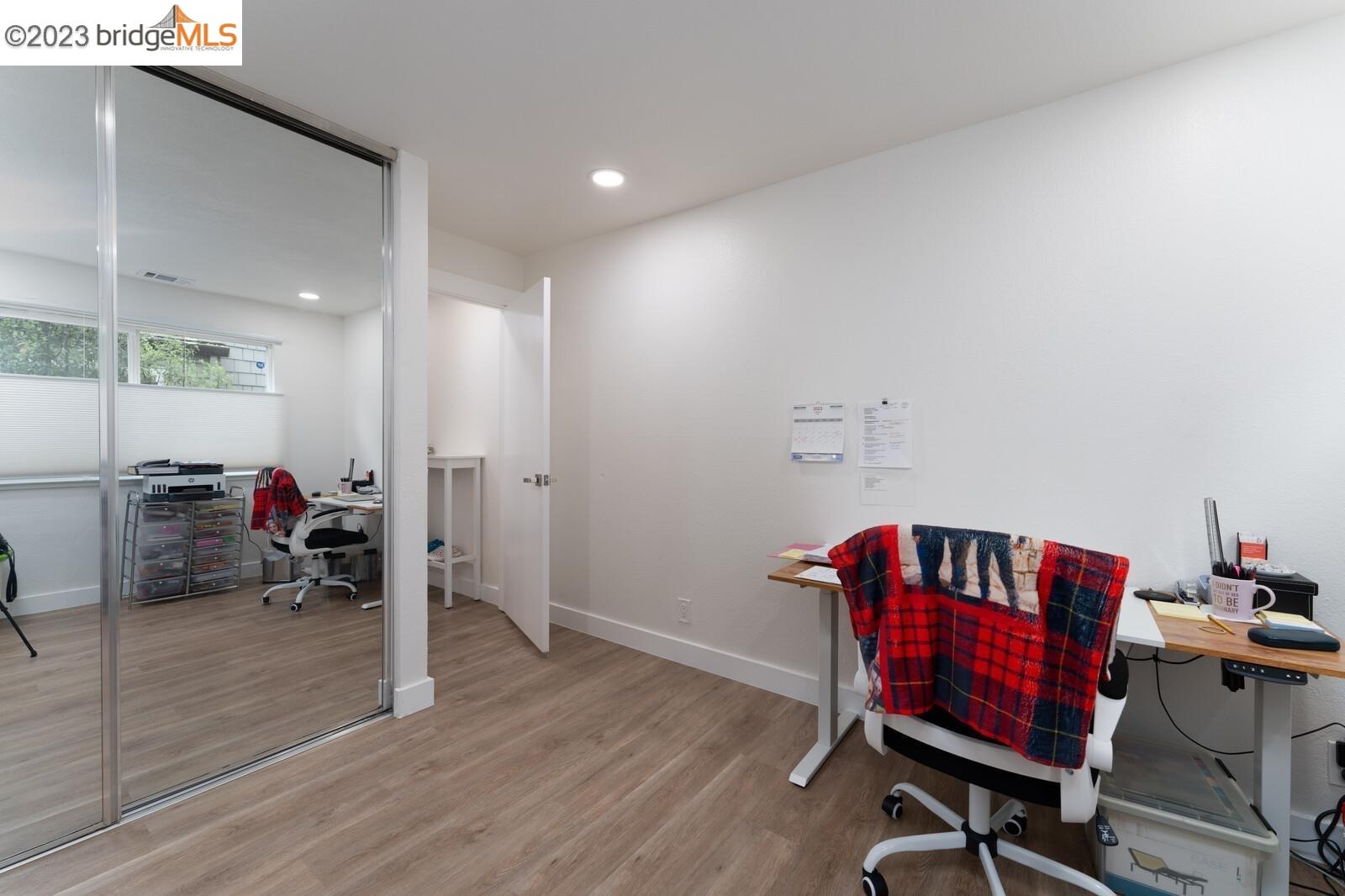 Detail Gallery Image 15 of 31 For 30 Emery Bay Drive, Emeryville,  CA 94608 - 2 Beds | 1 Baths