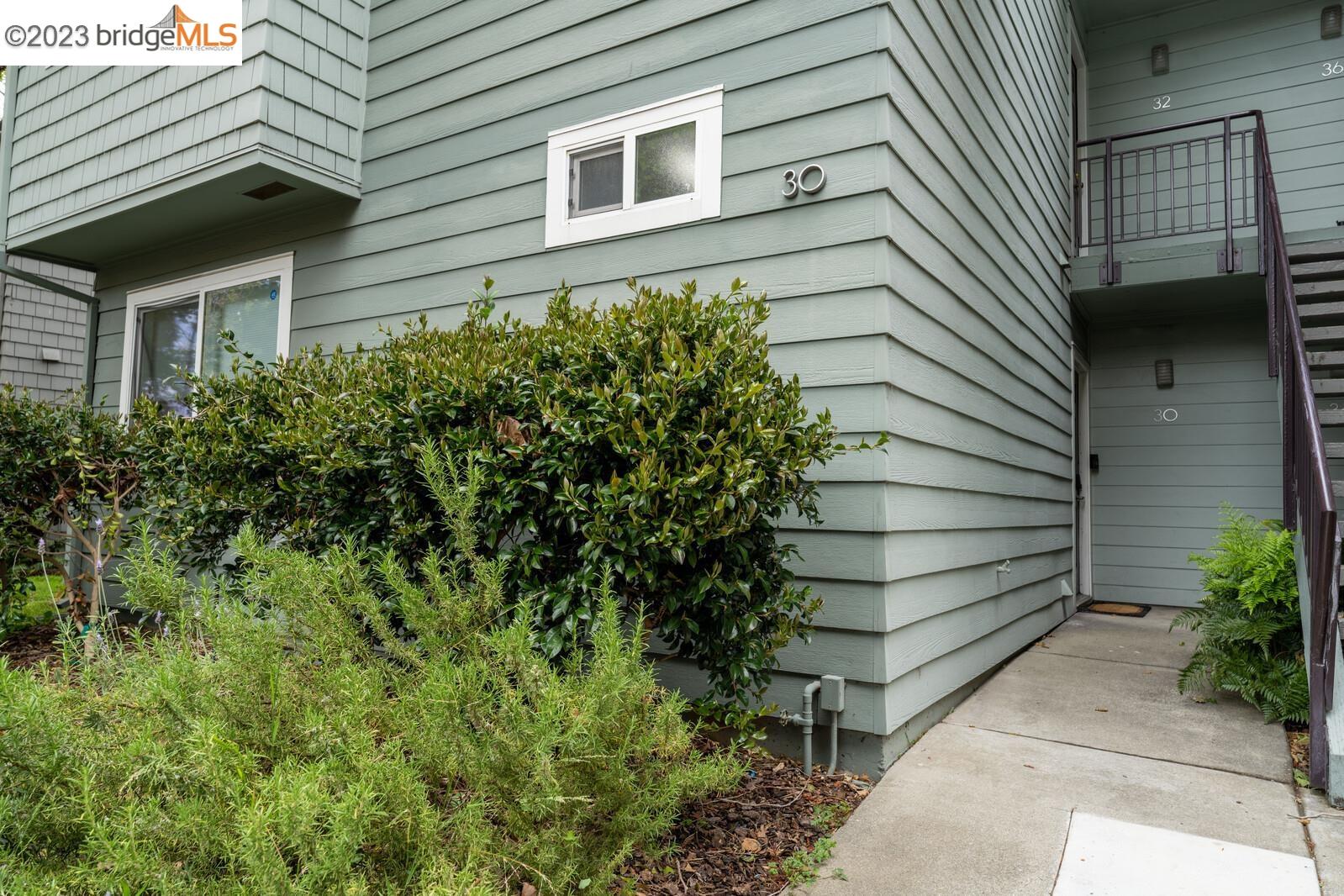 Detail Gallery Image 25 of 31 For 30 Emery Bay Drive, Emeryville,  CA 94608 - 2 Beds | 1 Baths
