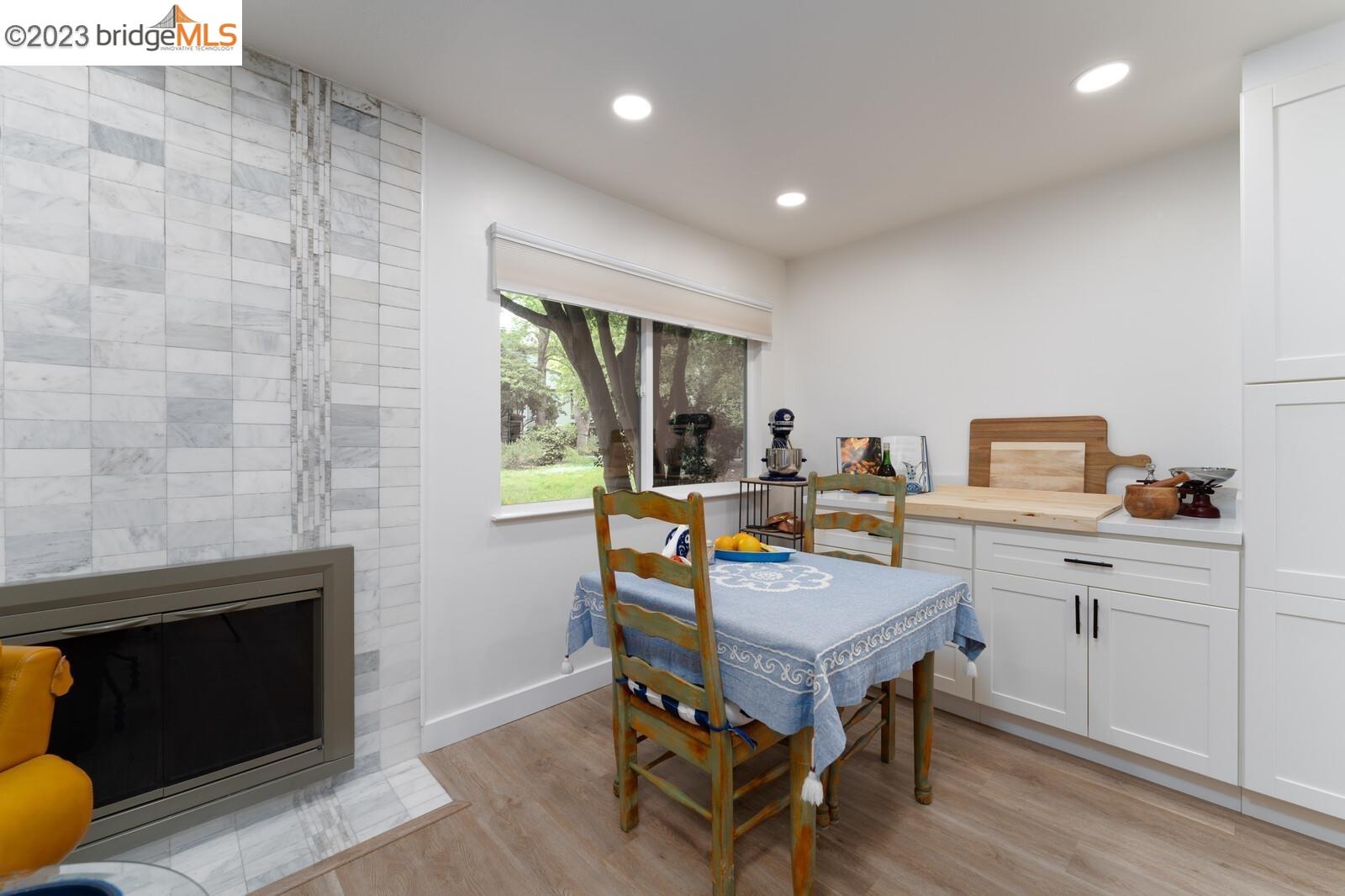 Detail Gallery Image 8 of 31 For 30 Emery Bay Drive, Emeryville,  CA 94608 - 2 Beds | 1 Baths