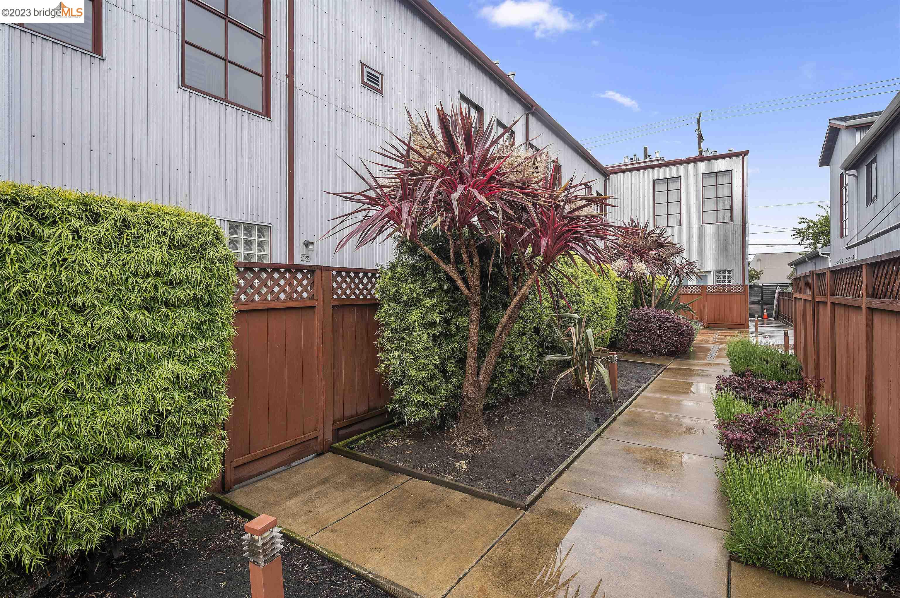 Detail Gallery Image 3 of 43 For 3110 Adeline St #122,  Oakland,  CA 94608 - 1 Beds | 2 Baths